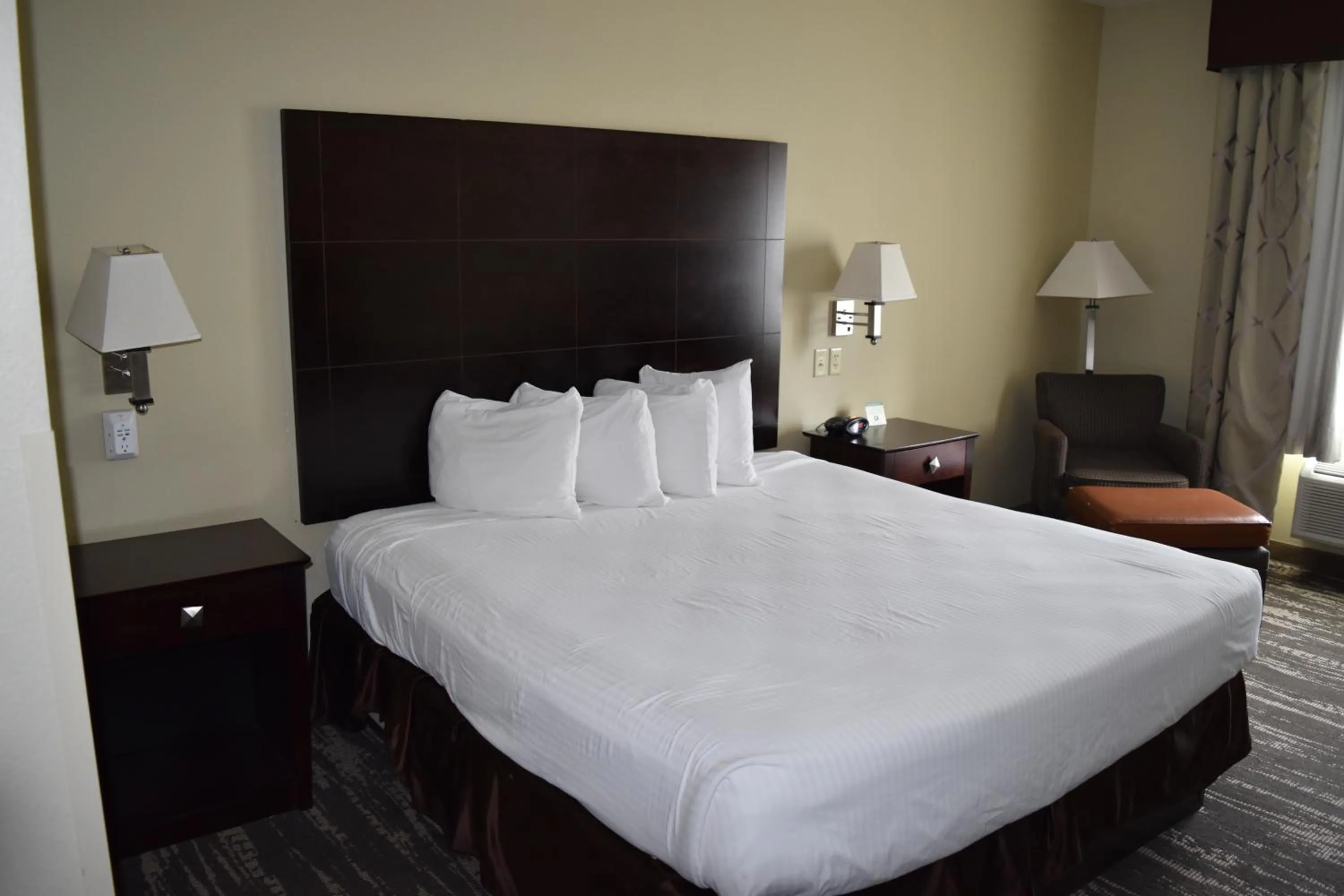 Bedroom, Bed in Best Western Oasis Inn