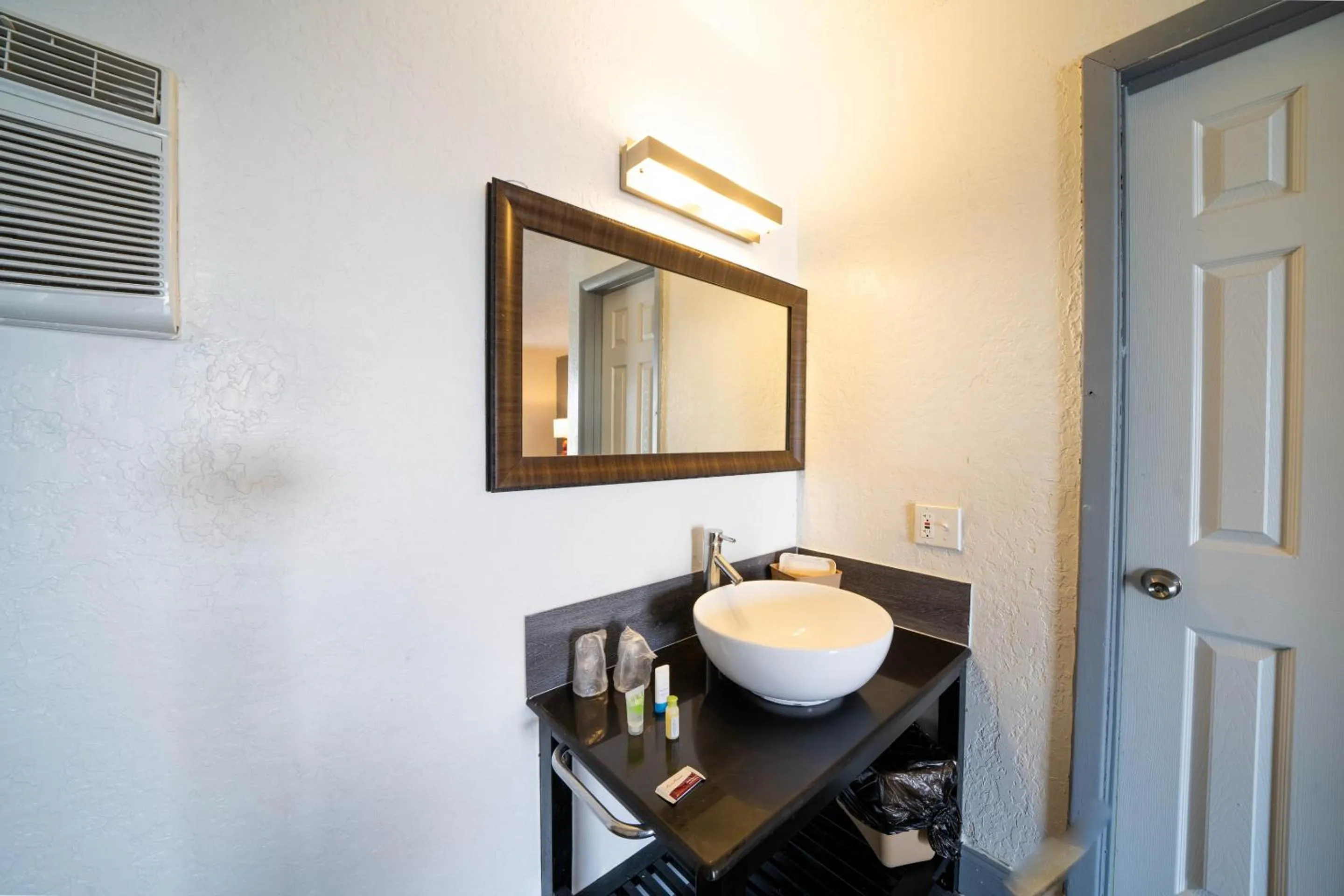 Bedroom in OYO Hotel Ocala, FL I-75