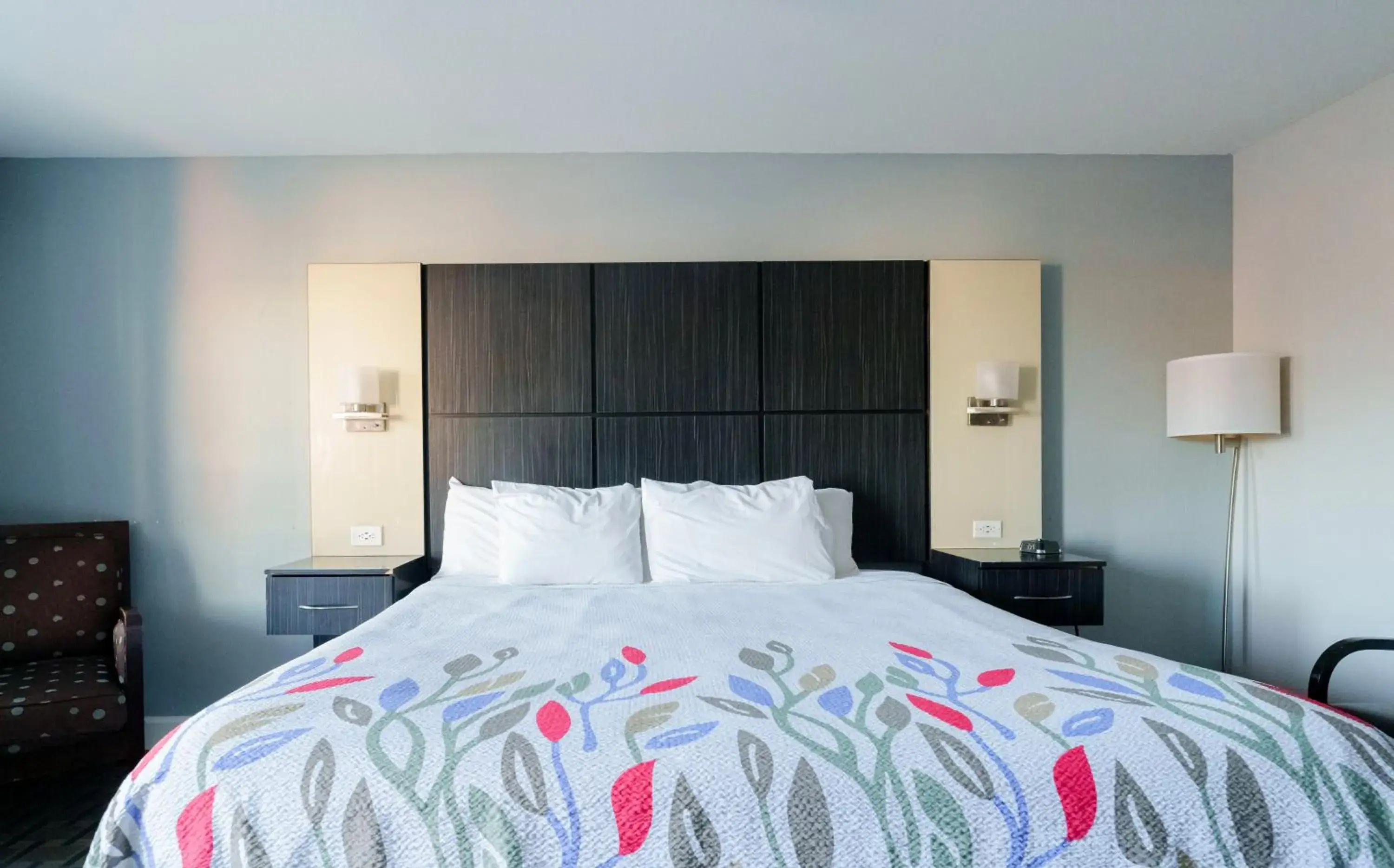 Bed in San Marco Inn East - Jacksonville Bed in San Marco Inn East - Jacksonville