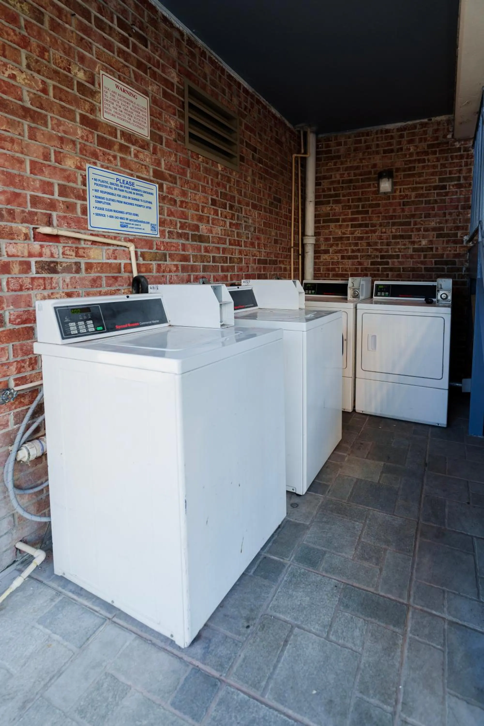 washing machine in San Marco Inn East - Jacksonville
