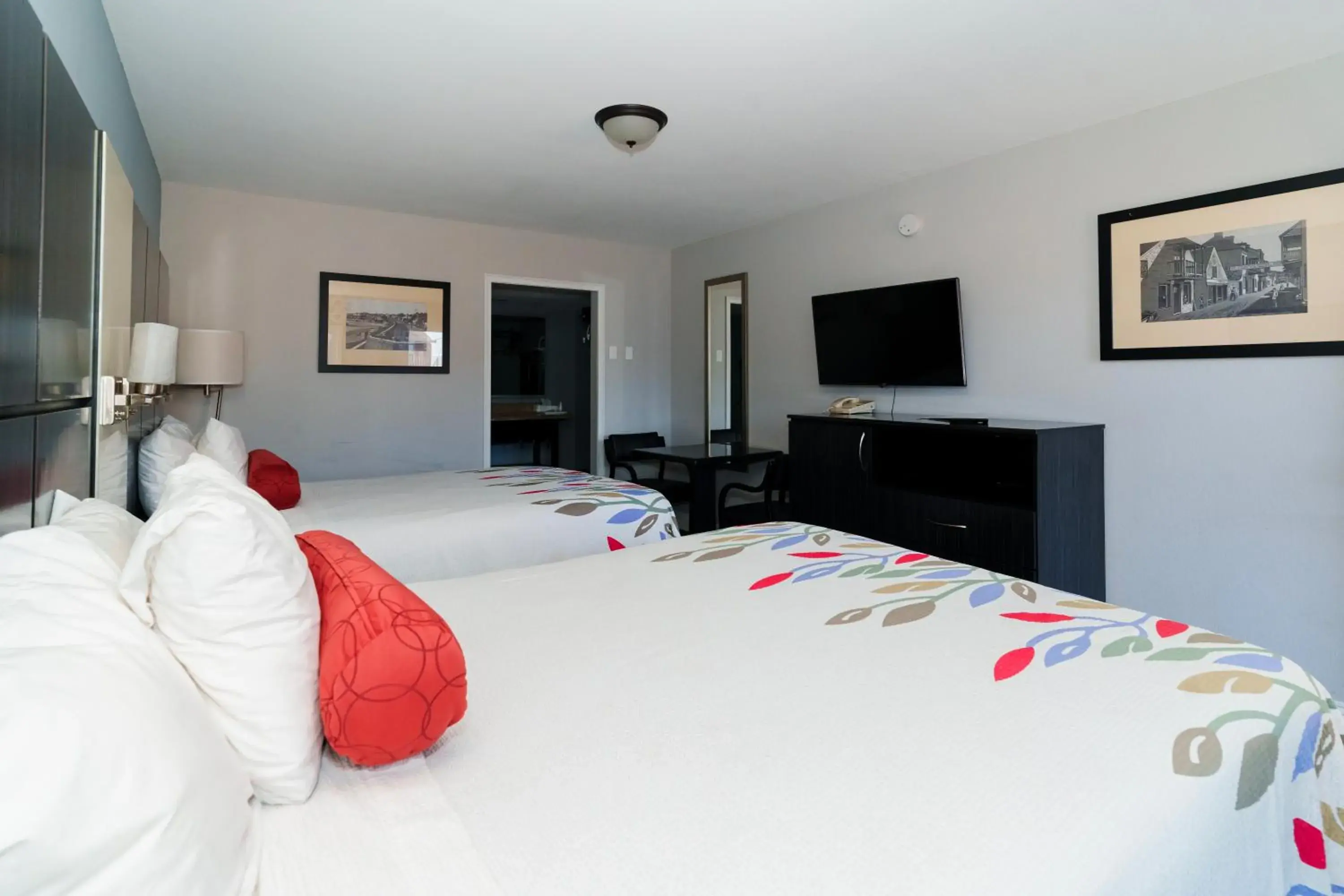 TV and multimedia, Bed in San Marco Inn East - Jacksonville TV and multimedia, Bed in San Marco Inn East - Jacksonville