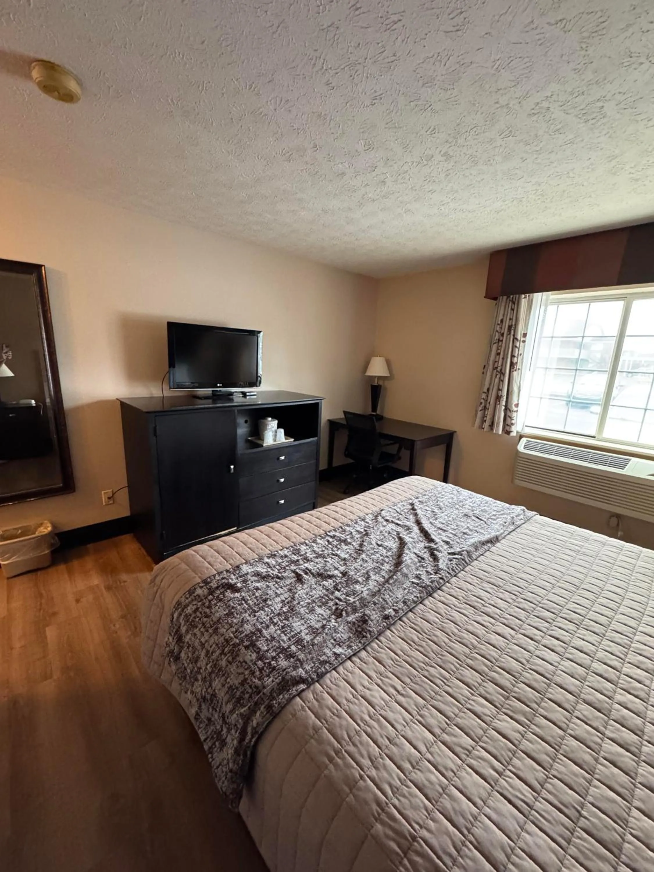 Bedroom, Bed in The Woodridge Inn