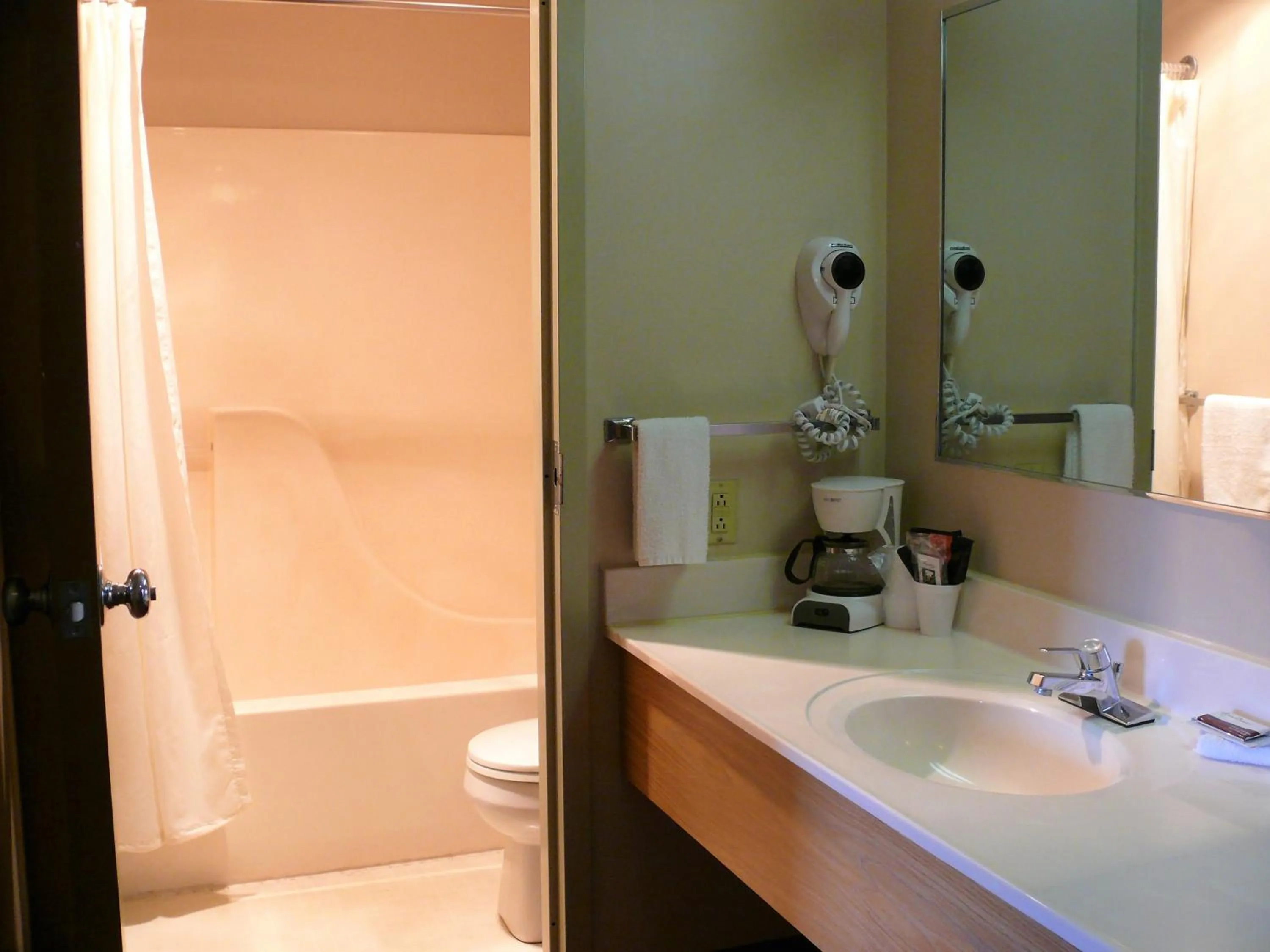 Bathroom in The Woodridge Inn