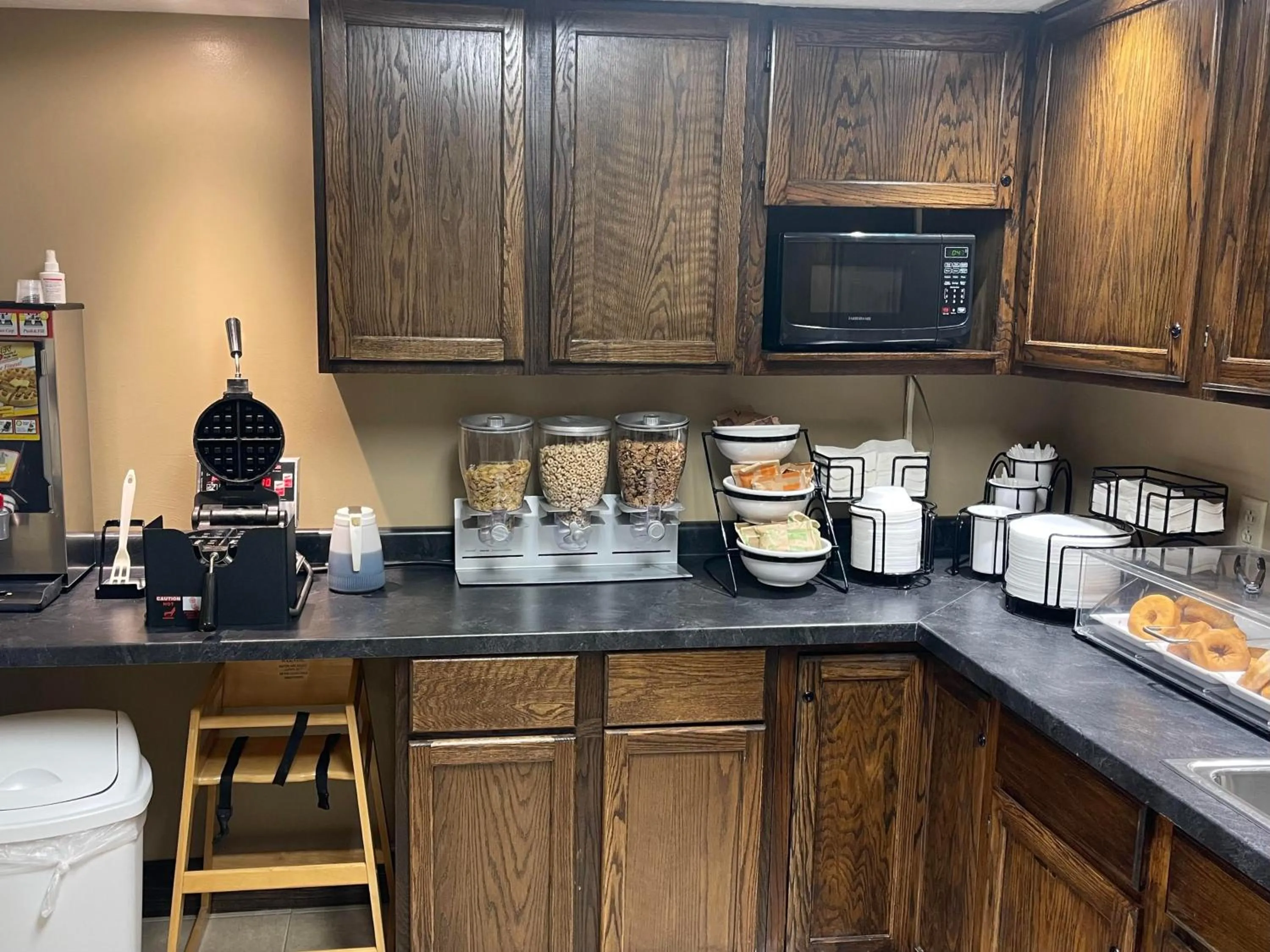 Breakfast in The Woodridge Inn