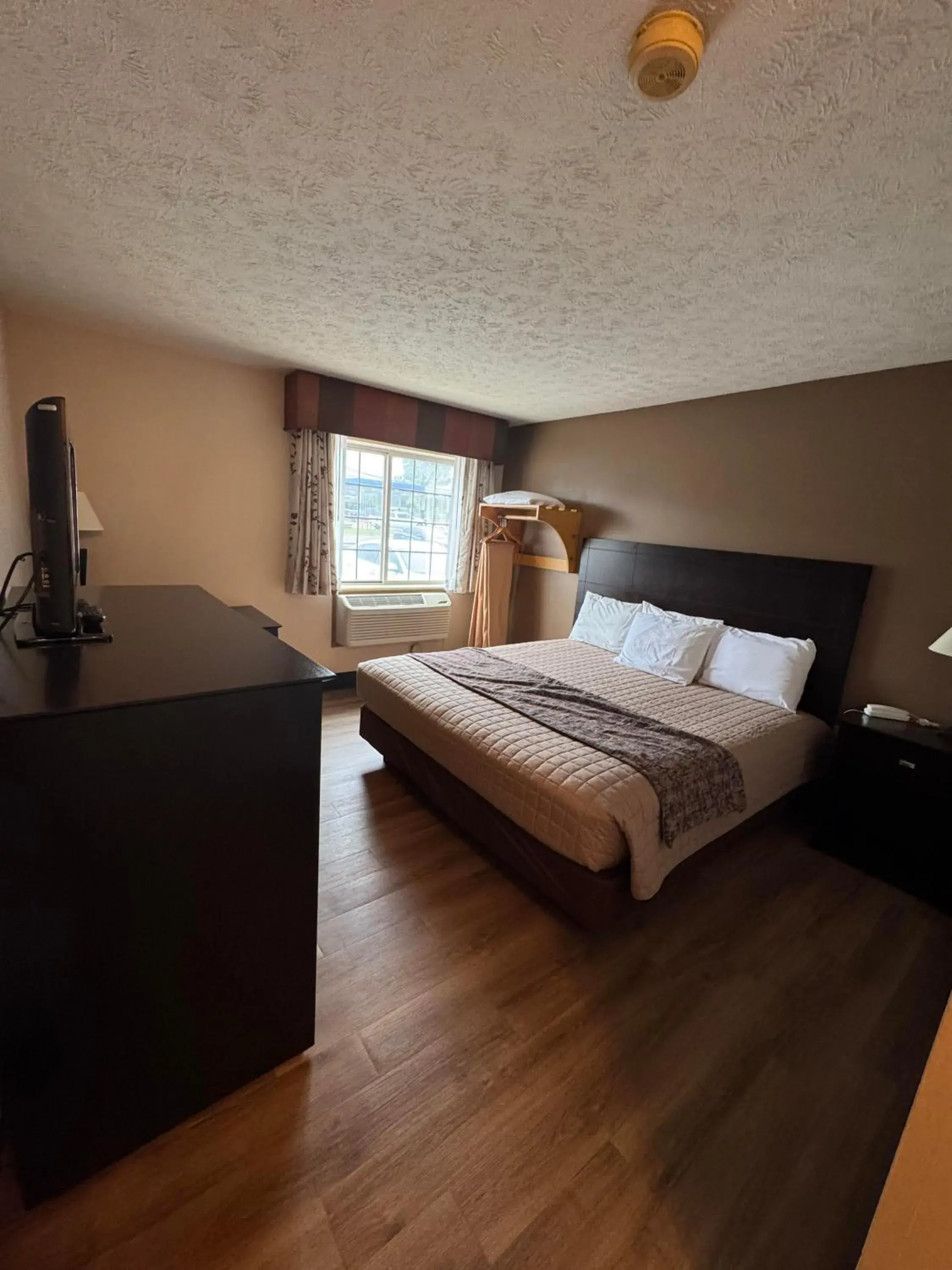 Bedroom, Bed in The Woodridge Inn Bedroom, Bed in The Woodridge Inn