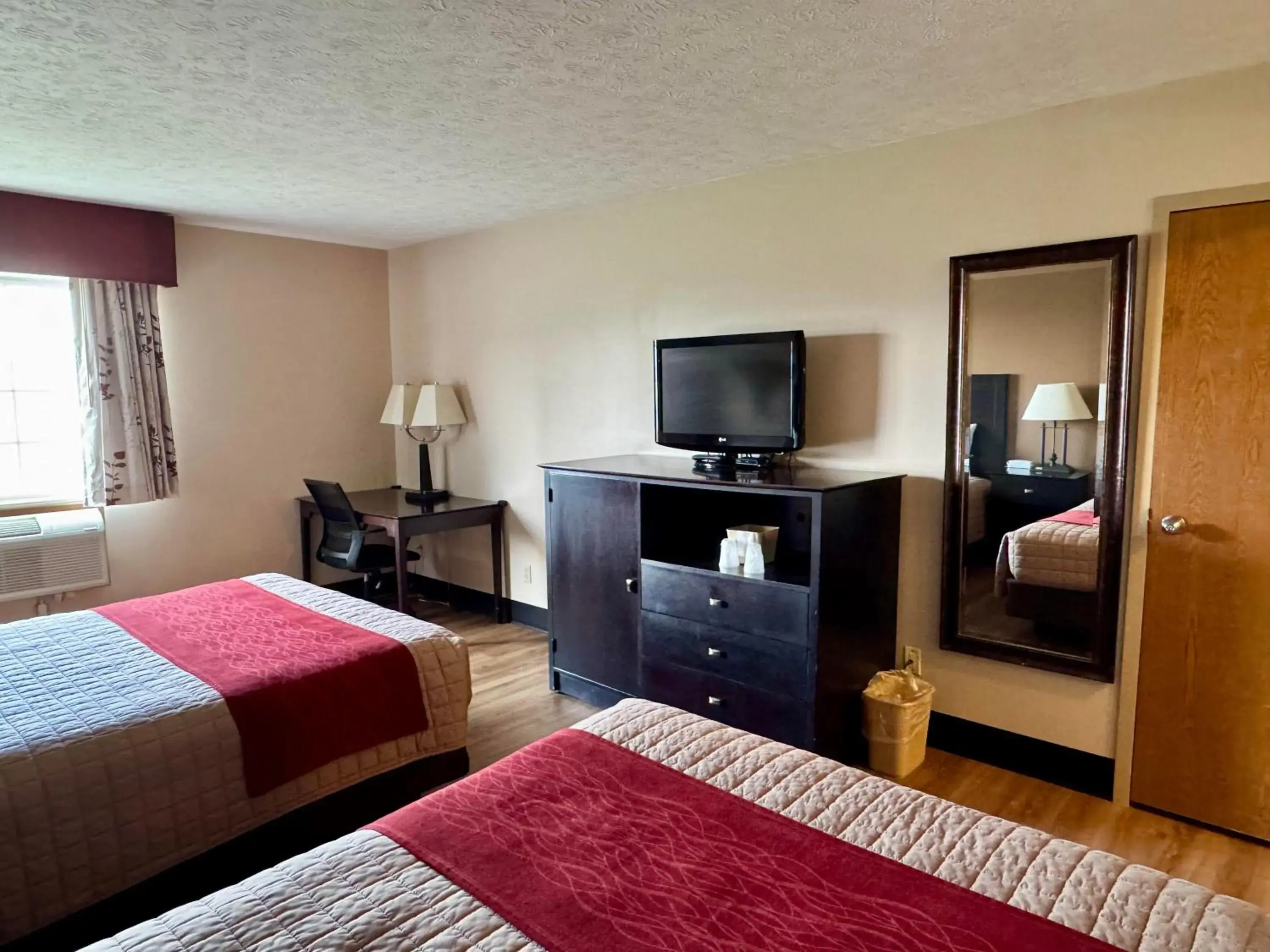 Bedroom, Bed in The Woodridge Inn Bedroom, Bed in The Woodridge Inn