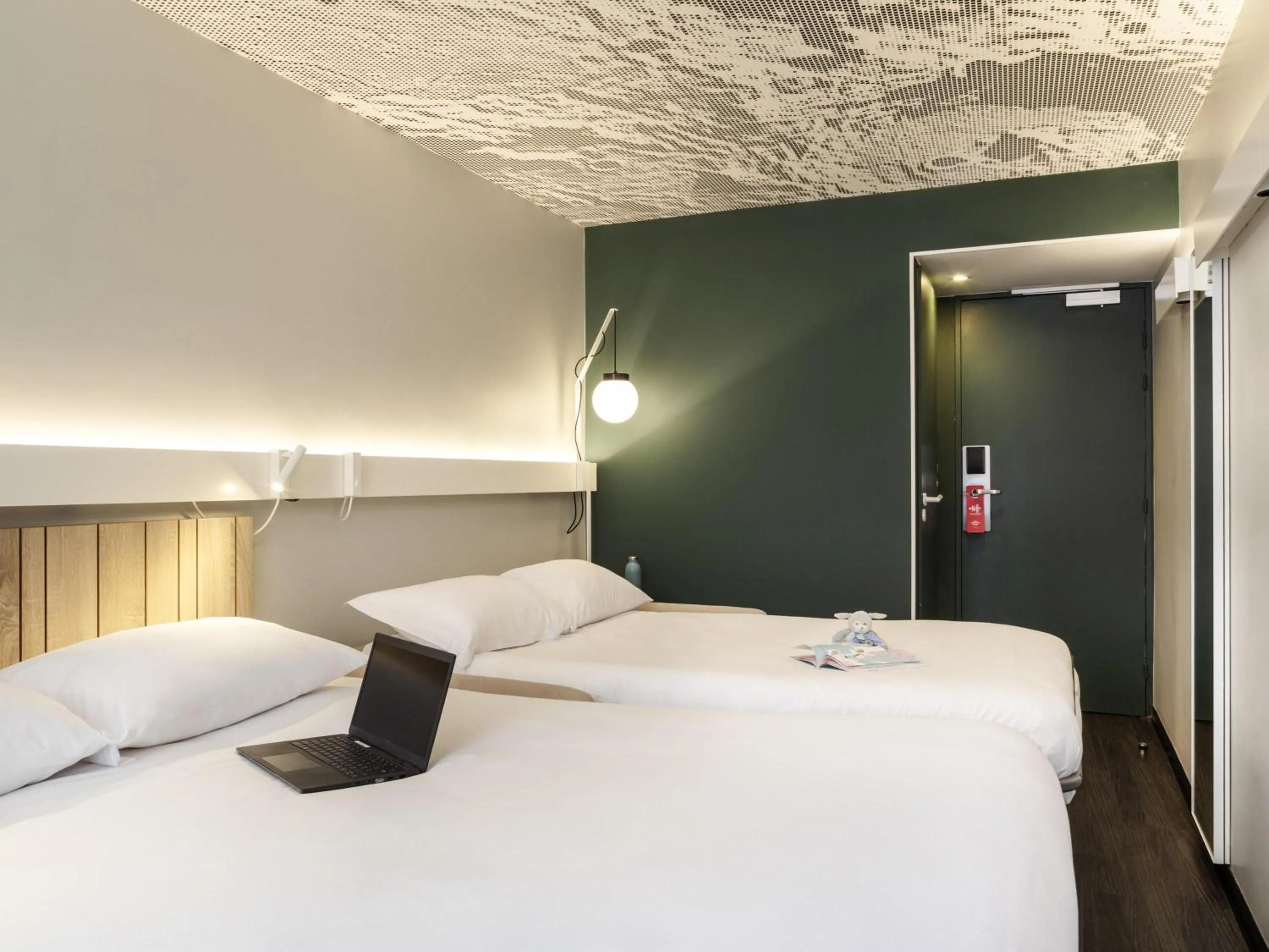 Bedroom, Bed in ibis Paris Nation Davout