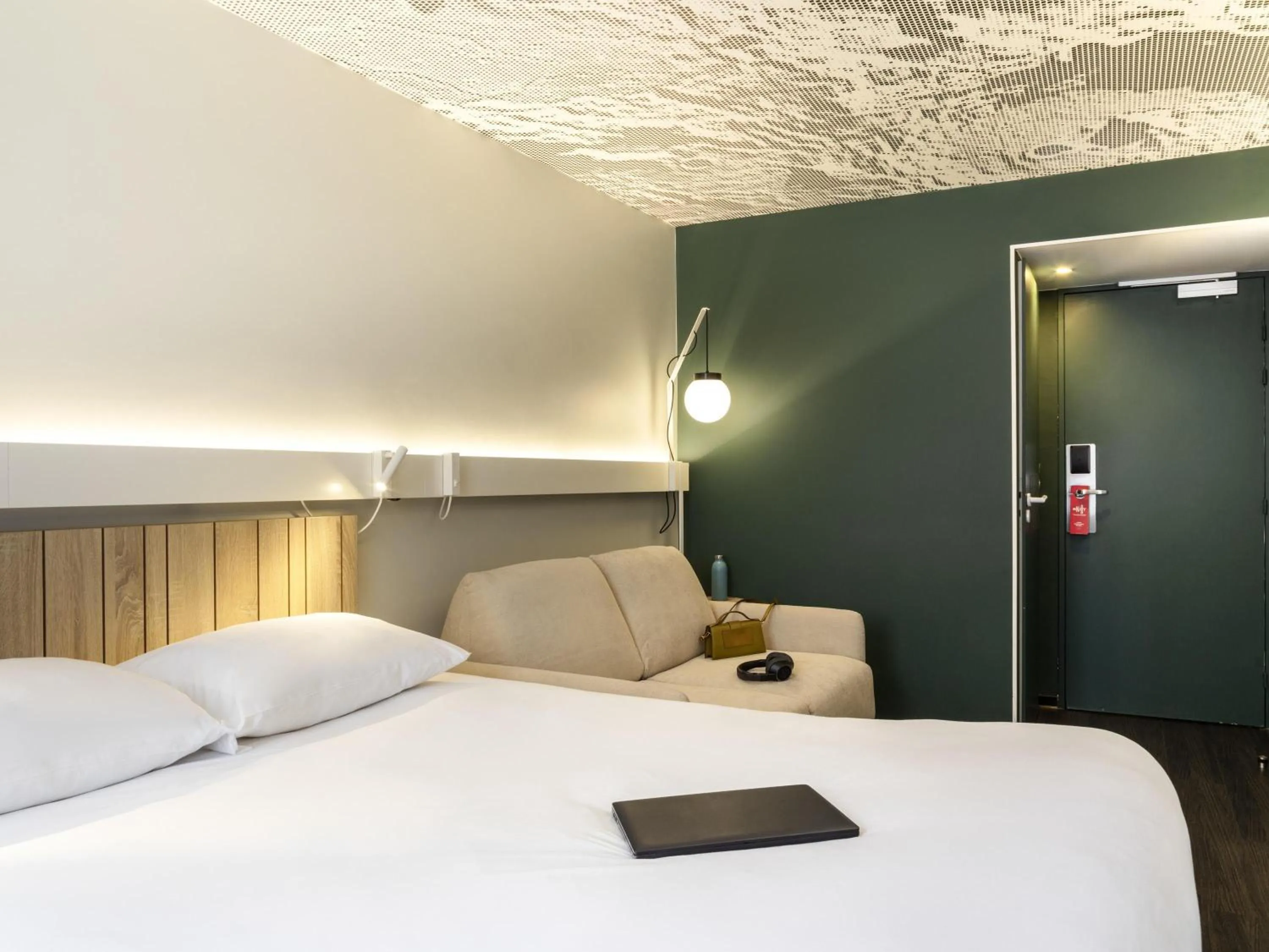 Bedroom, Bed in ibis Paris Nation Davout