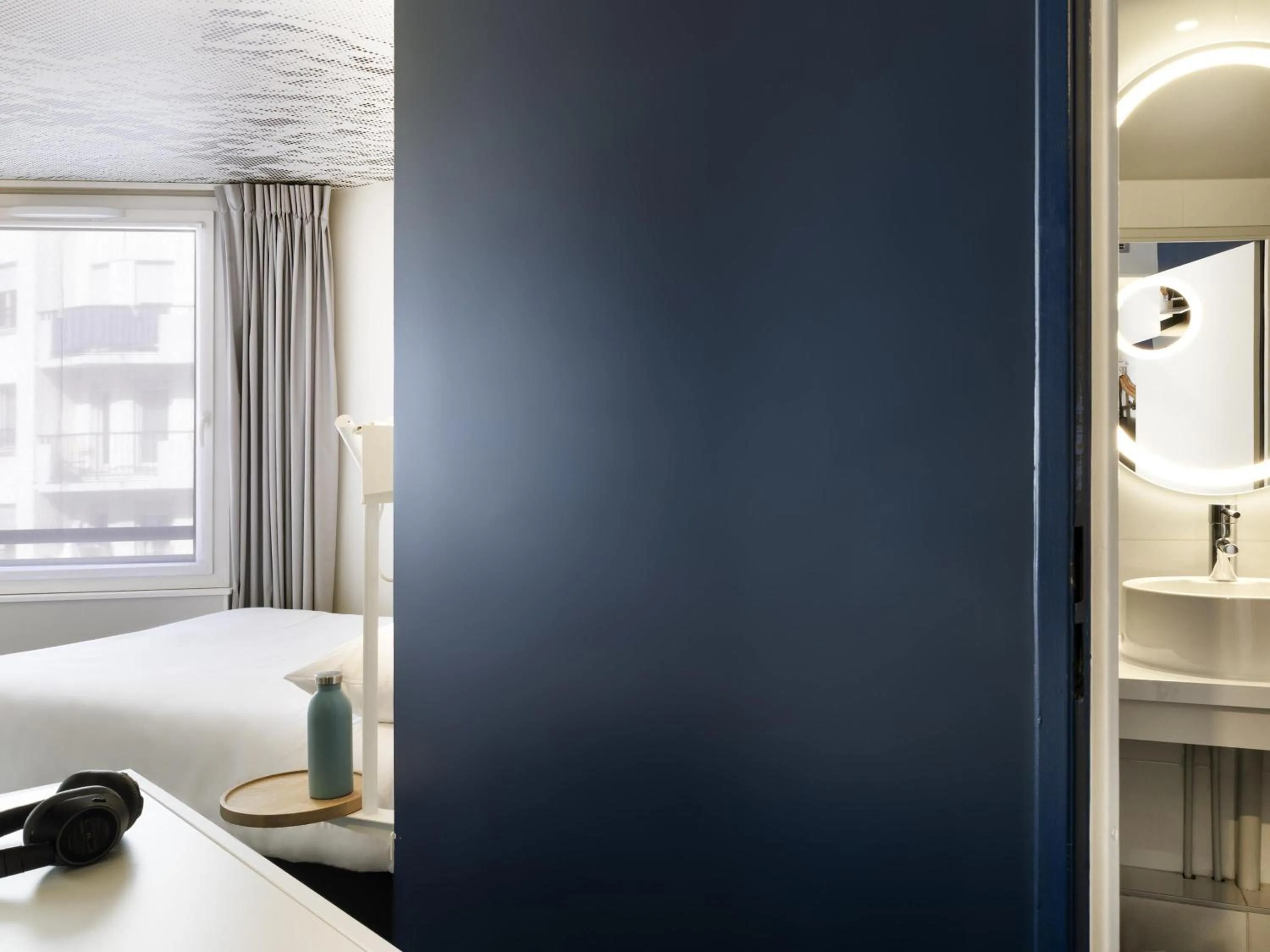 Bedroom in ibis Paris Nation Davout