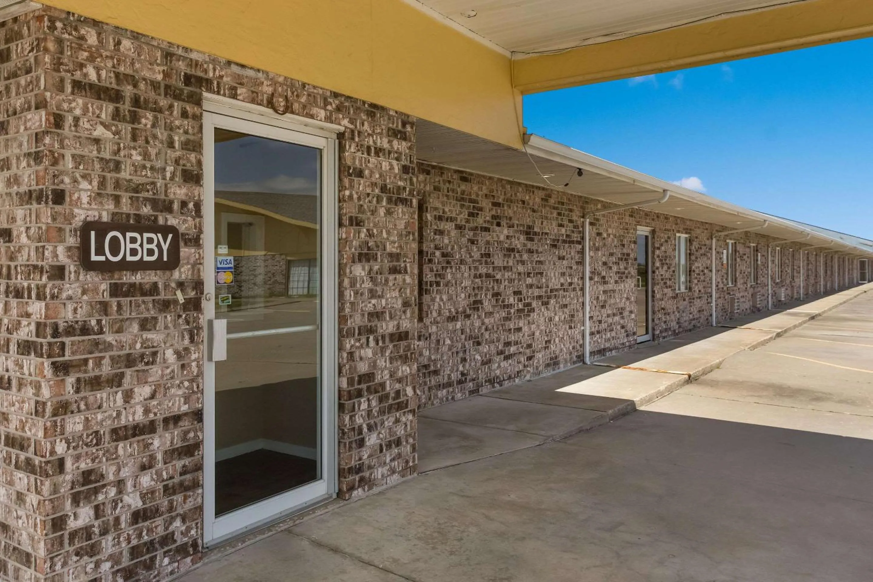 Property building in Econo Lodge