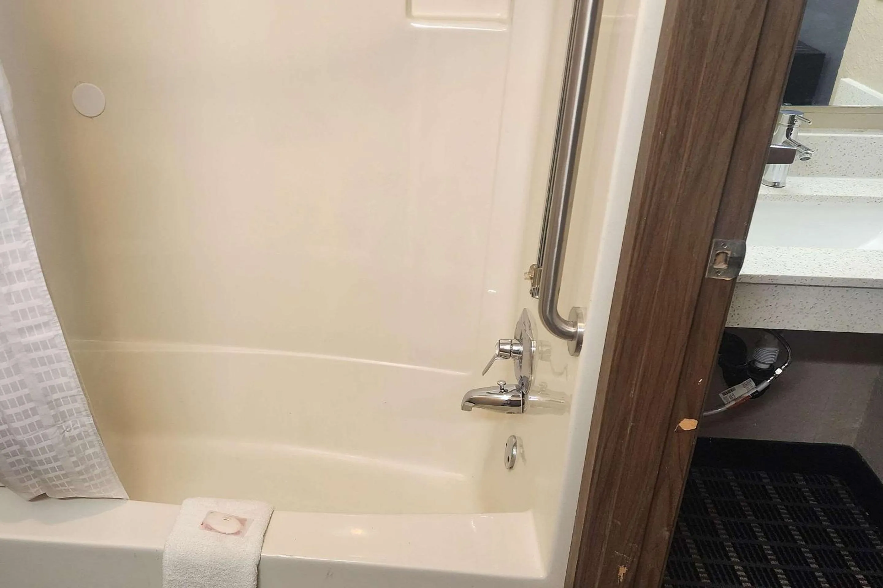 Bedroom in Econo Lodge