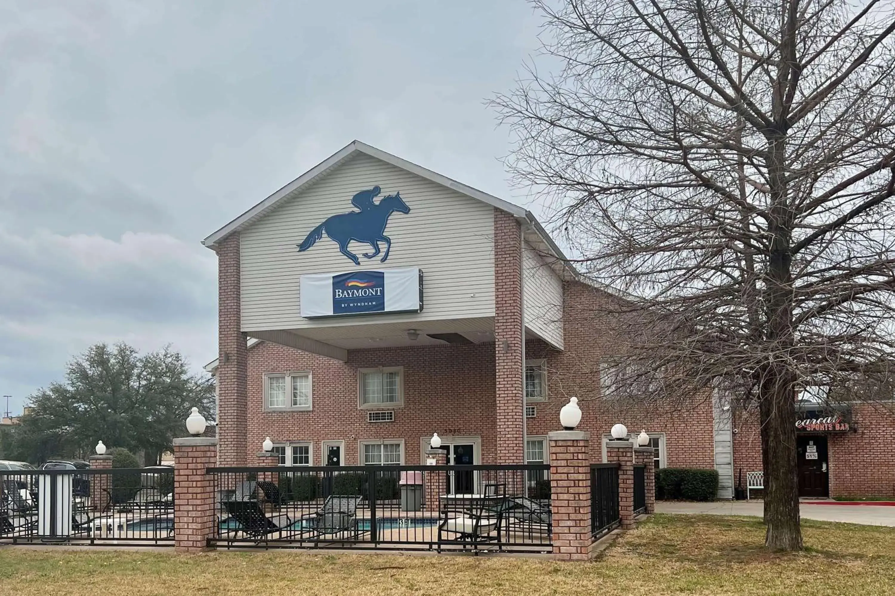 Property building in Baymont by Wyndham Willow Park Property building in Baymont by Wyndham Willow Park