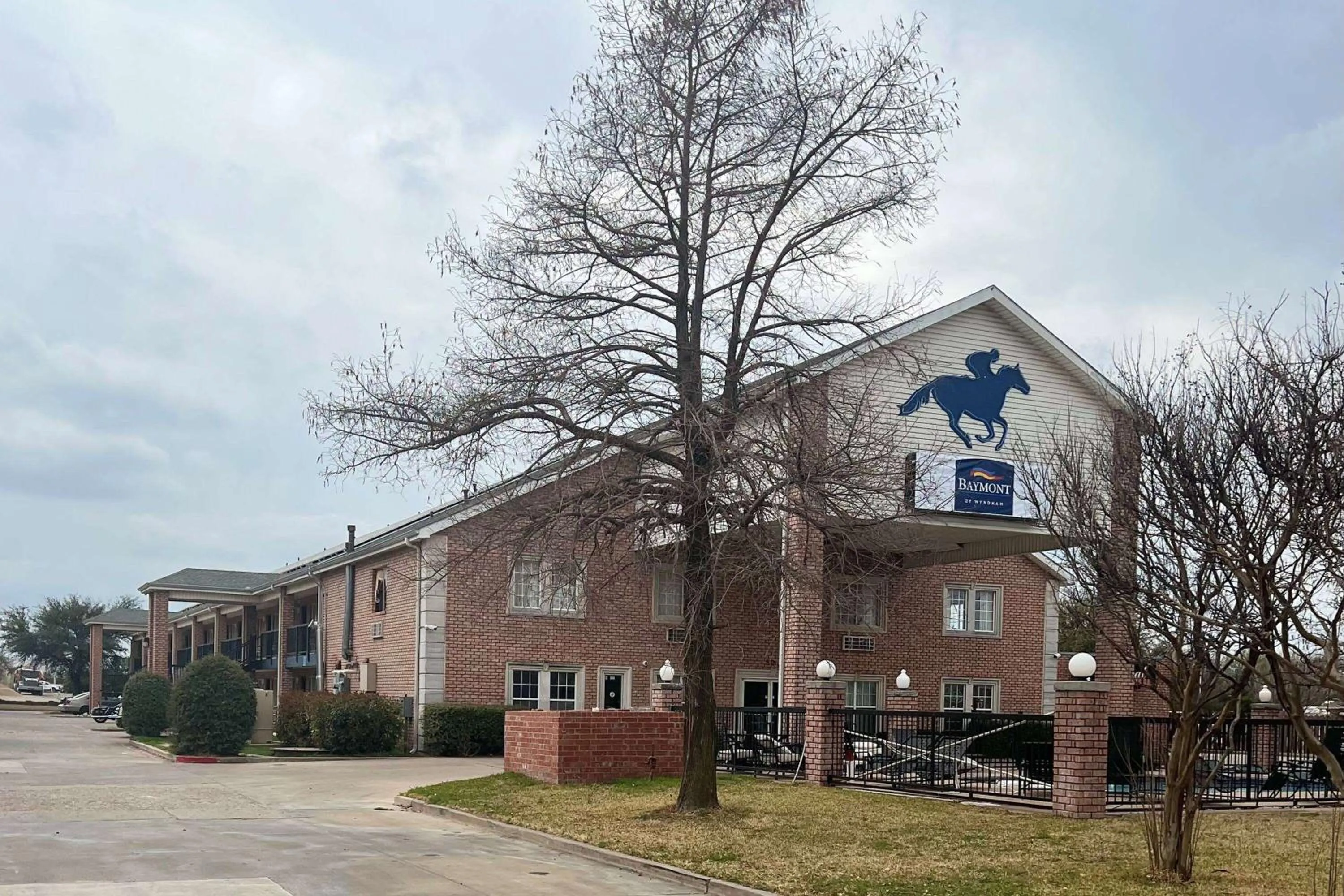 Property building in Baymont by Wyndham Willow Park