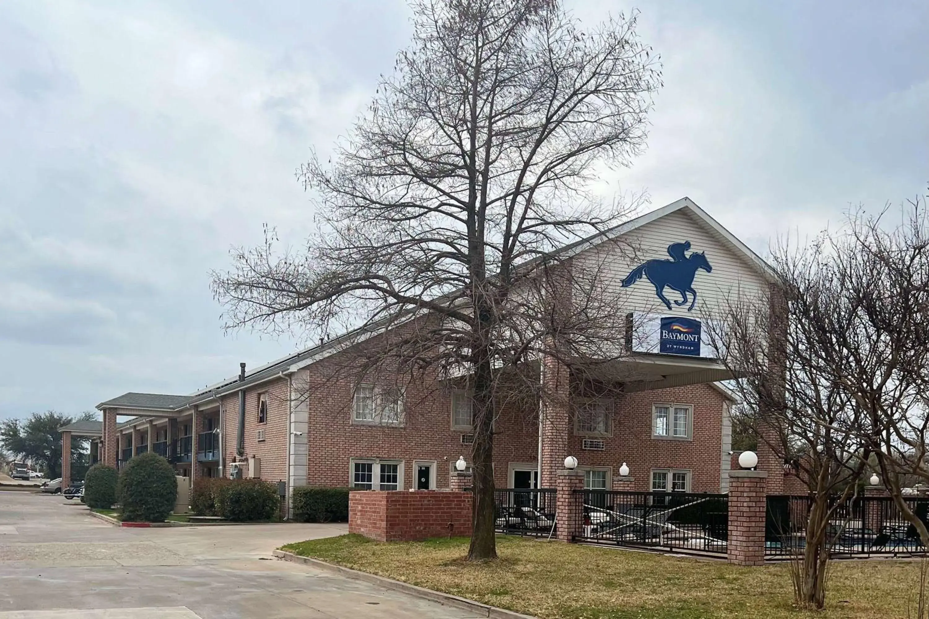 Property building in Baymont by Wyndham Willow Park Property building in Baymont by Wyndham Willow Park