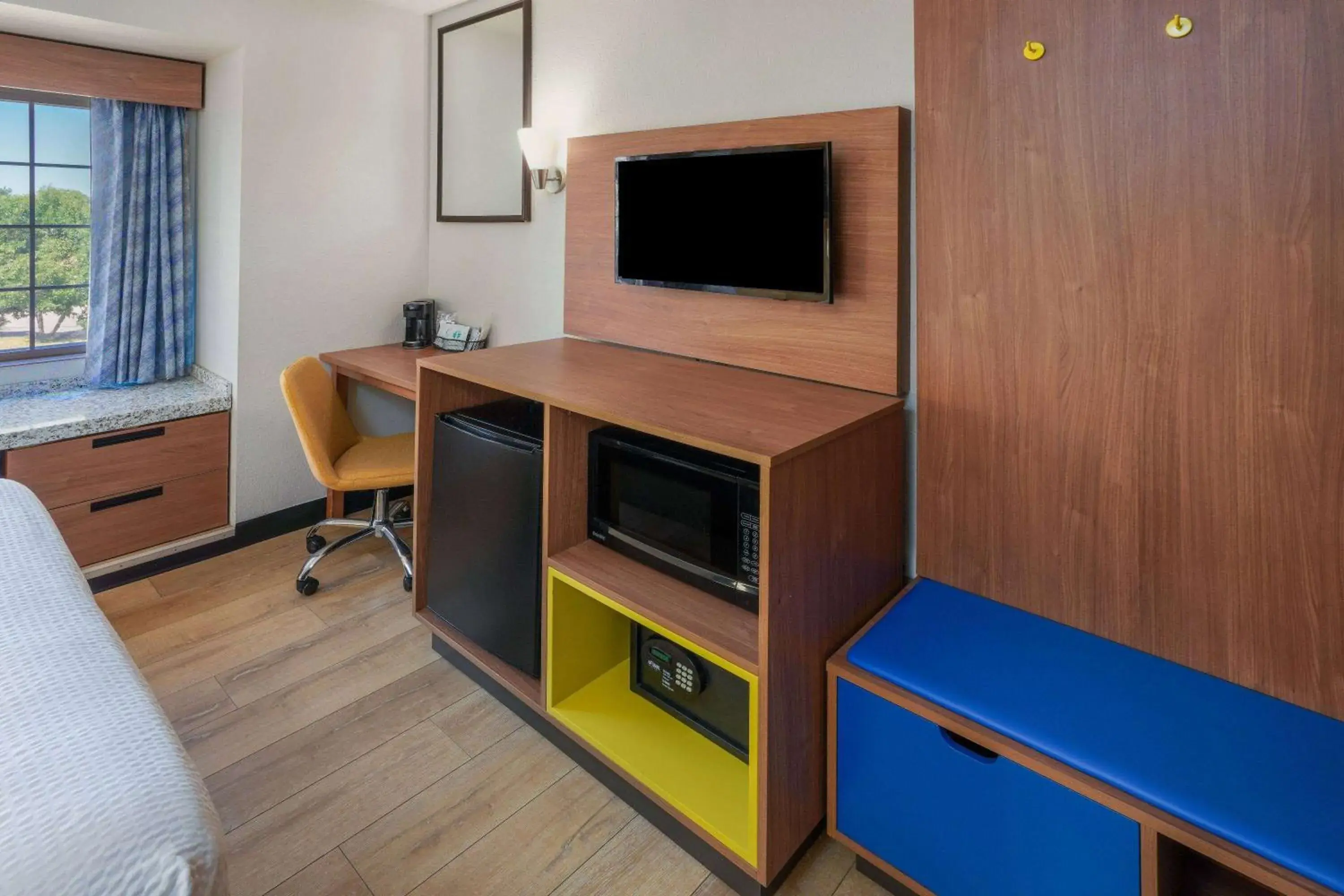 King Studio Suite - Non-Smoking in Days Inn & Suites by Wyndham Greeley King Studio Suite - Non-Smoking in Days Inn & Suites by Wyndham Greeley