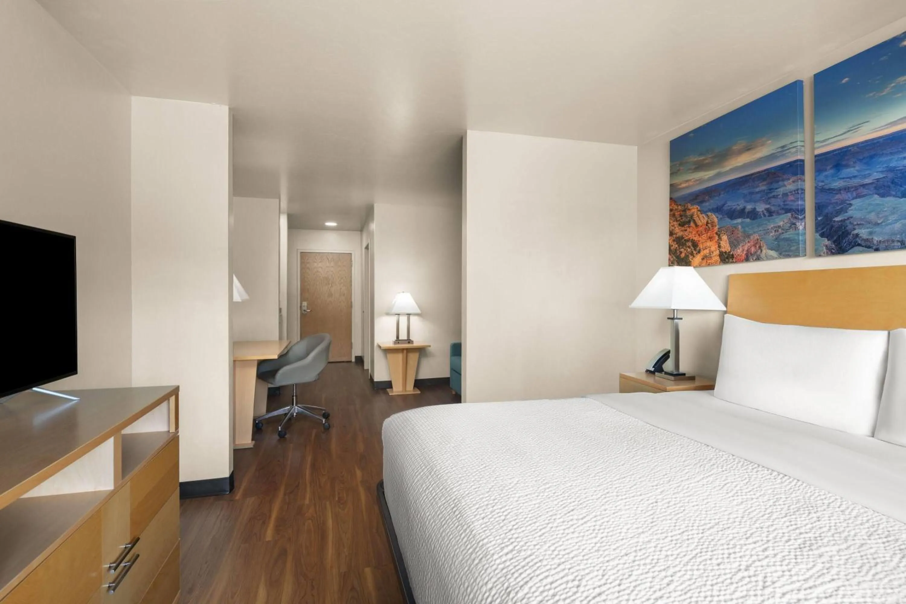 Photo of the whole room, Bed in Days Inn by Wyndham Chino Valley