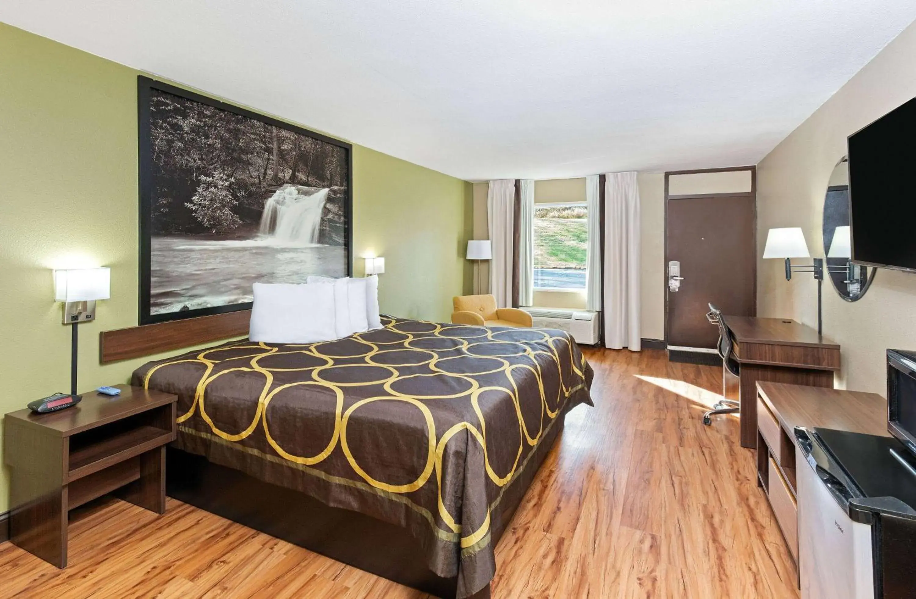 Photo of the whole room, Bed in Super 8 by Wyndham Kingsport Photo of the whole room, Bed in Super 8 by Wyndham Kingsport