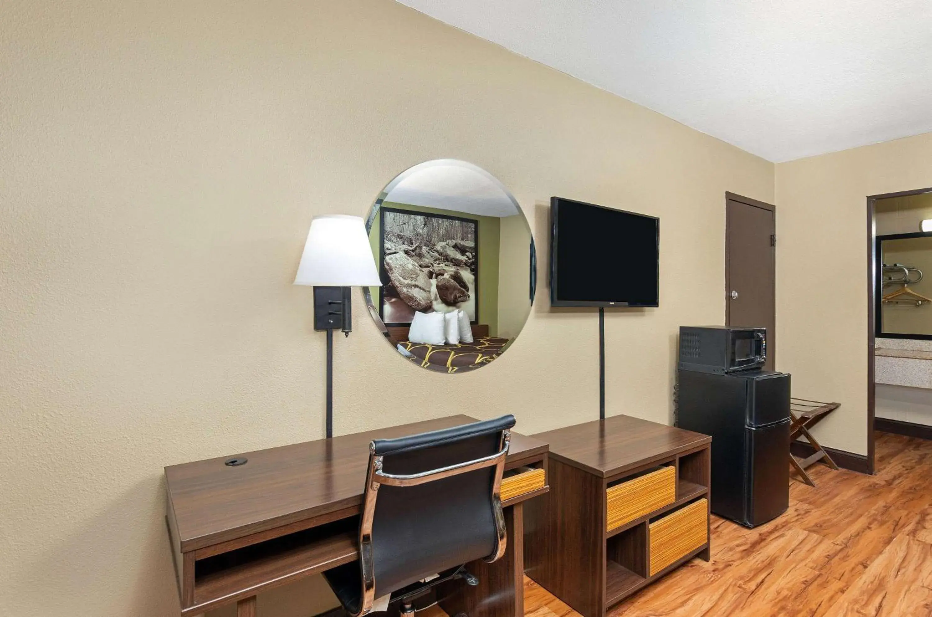 Bed in Super 8 by Wyndham Kingsport Bed in Super 8 by Wyndham Kingsport