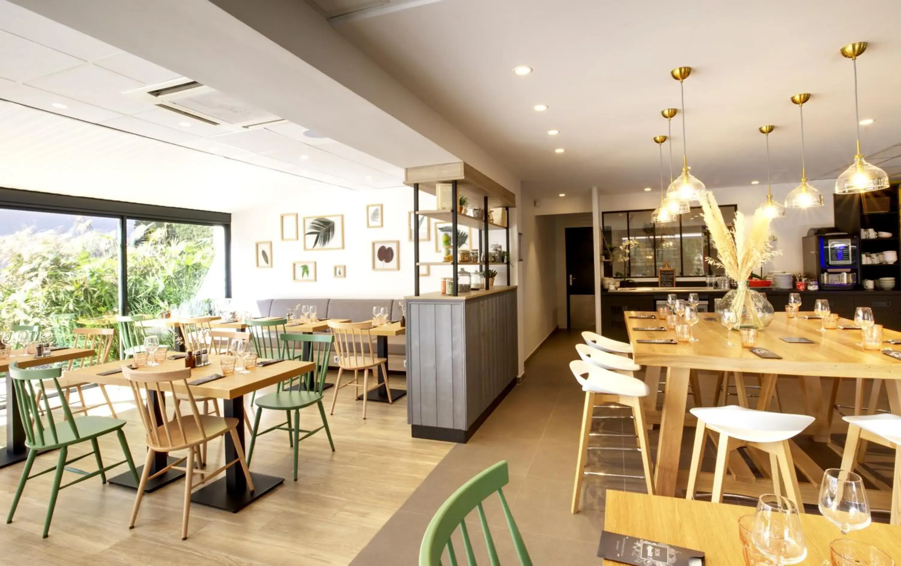 Restaurant/places to eat in Campanile Orange Centre sortie 21 sur A7 A9 Restaurant/places to eat in Campanile Orange Centre sortie 21 sur A7 A9