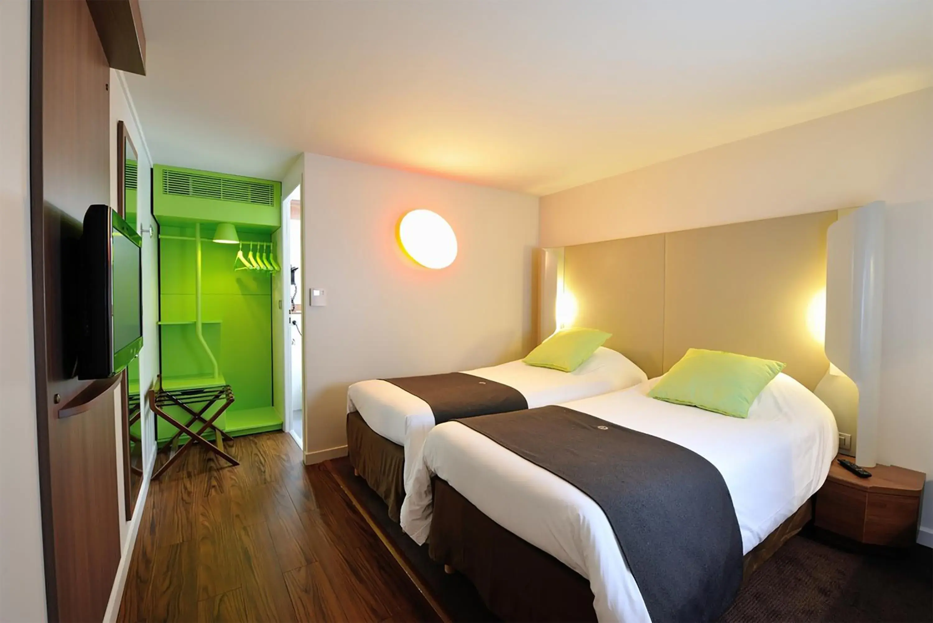 Bed in Campanile Orange Centre sortie 21 sur A7 A9 Bed in Campanile Orange Centre sortie 21 sur A7 A9