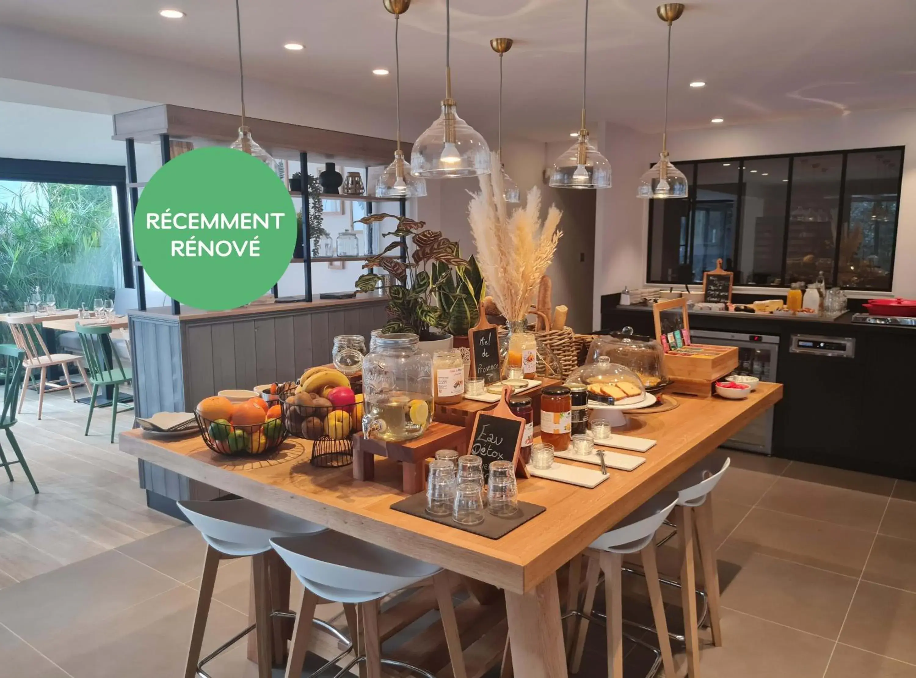 Restaurant/places to eat in Campanile Orange Centre sortie 21 sur A7 A9 Restaurant/places to eat in Campanile Orange Centre sortie 21 sur A7 A9
