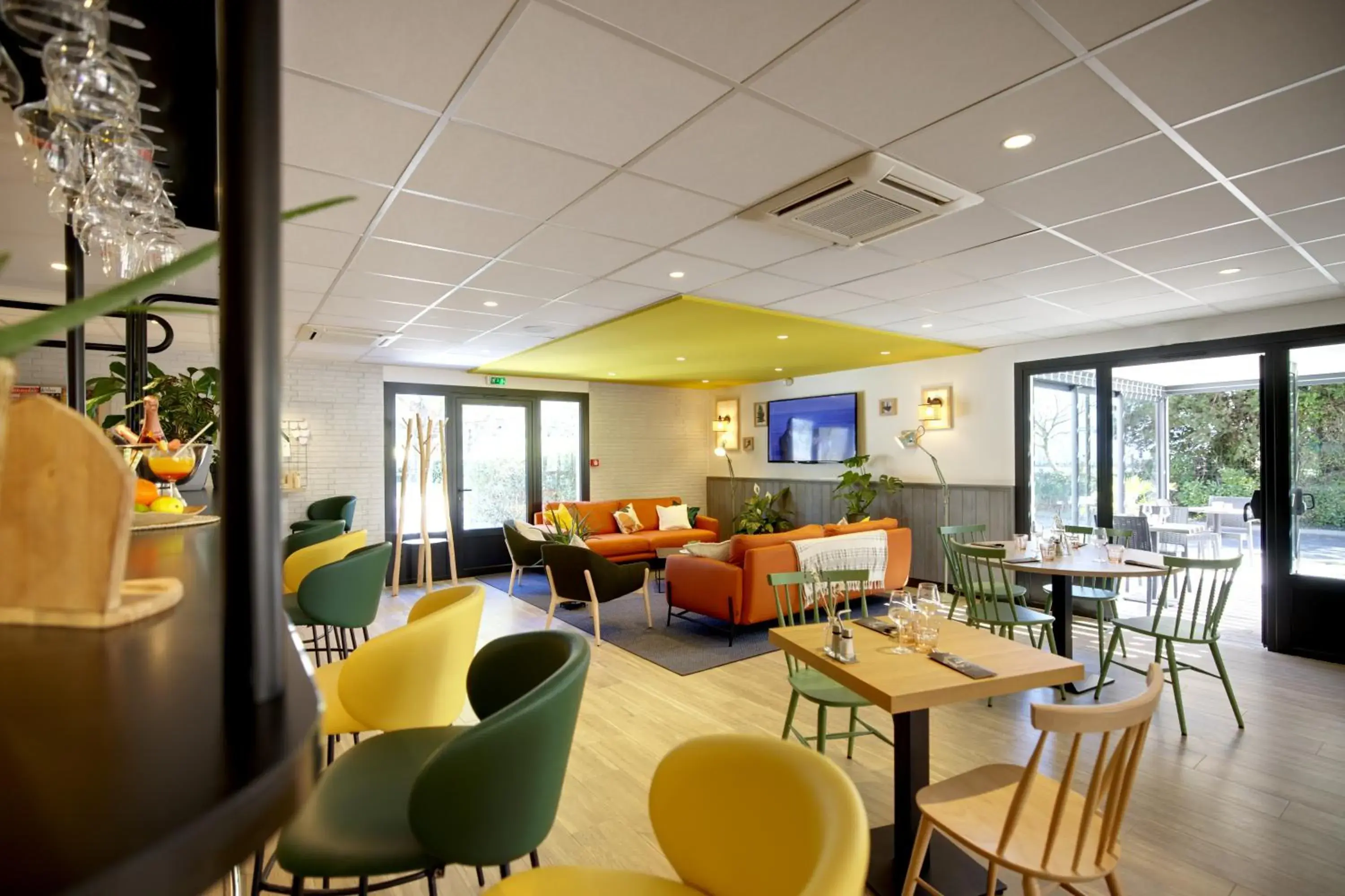 Restaurant/places to eat in Campanile Orange Centre sortie 21 sur A7 A9 Restaurant/places to eat in Campanile Orange Centre sortie 21 sur A7 A9