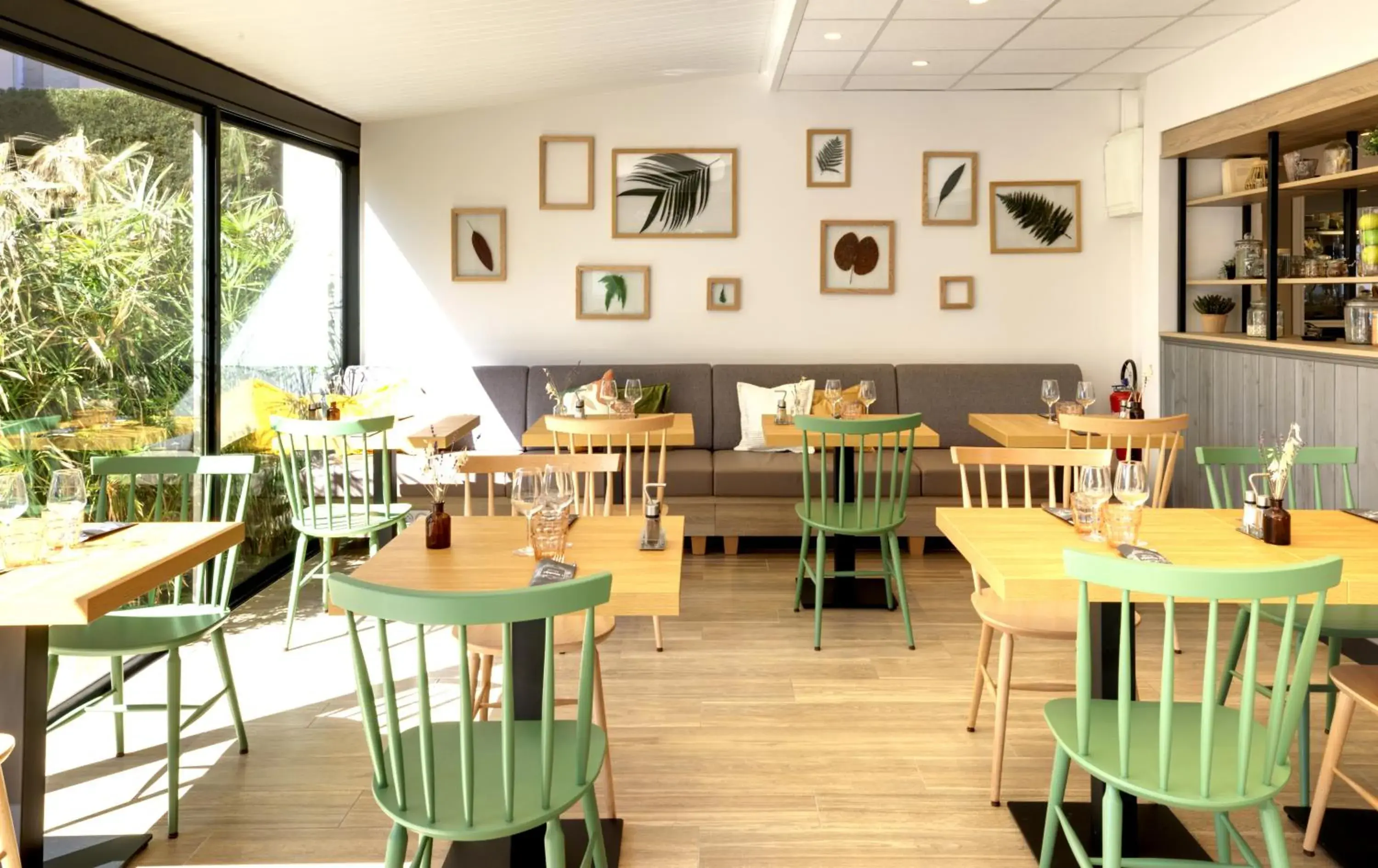 Restaurant/places to eat in Campanile Orange Centre sortie 21 sur A7 A9 Restaurant/places to eat in Campanile Orange Centre sortie 21 sur A7 A9