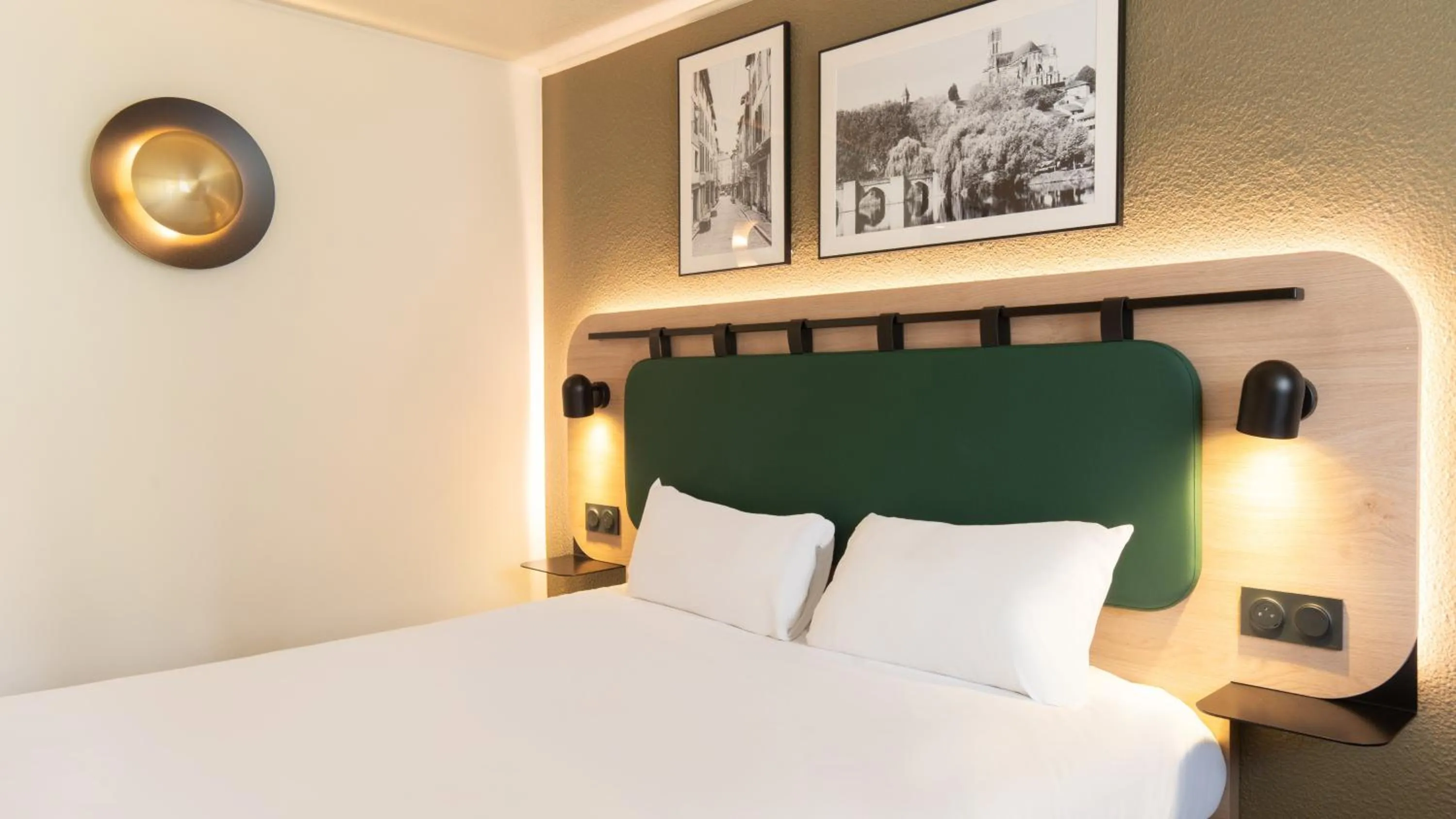 Bed in Campanile Orange Centre sortie 21 sur A7 A9