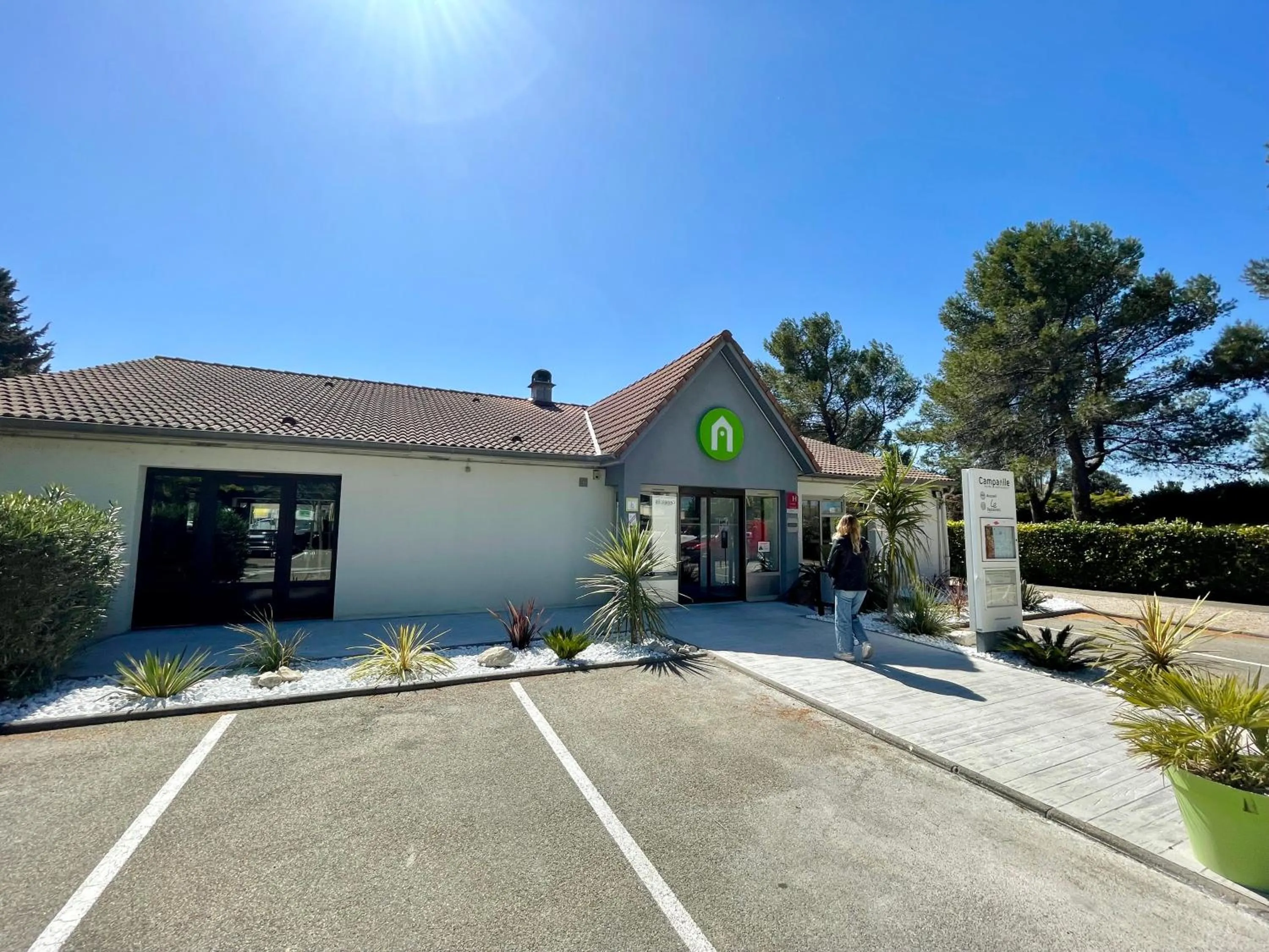 Property building in Campanile Orange Centre sortie 21 sur A7 A9