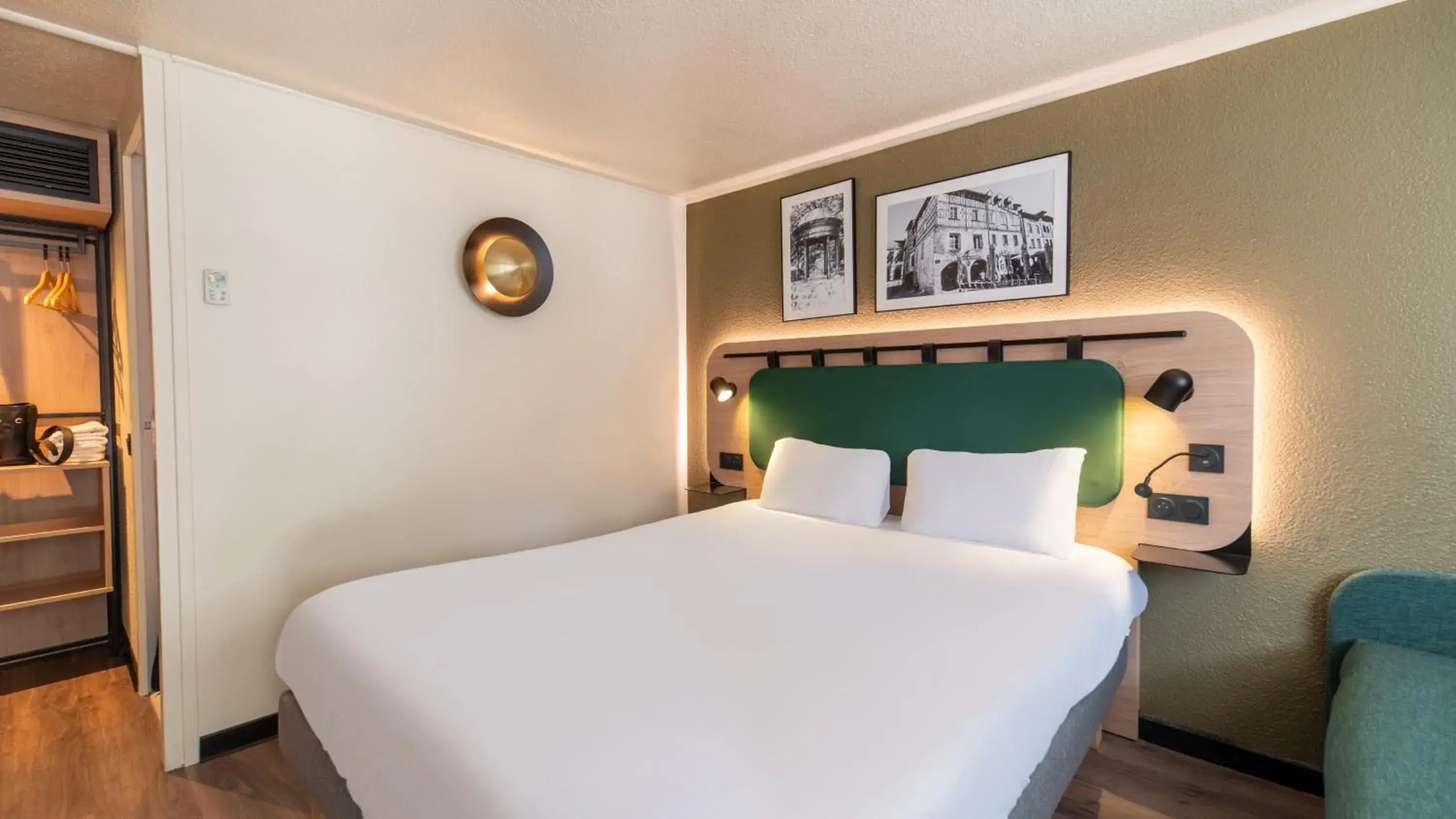 Bed in Campanile Orange Centre sortie 21 sur A7 A9 Bed in Campanile Orange Centre sortie 21 sur A7 A9