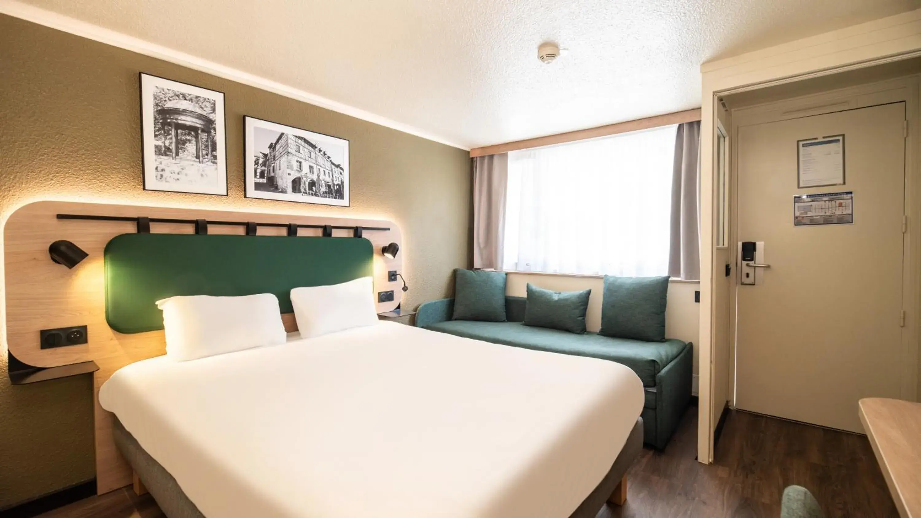 Bed in Campanile Orange Centre sortie 21 sur A7 A9 Bed in Campanile Orange Centre sortie 21 sur A7 A9