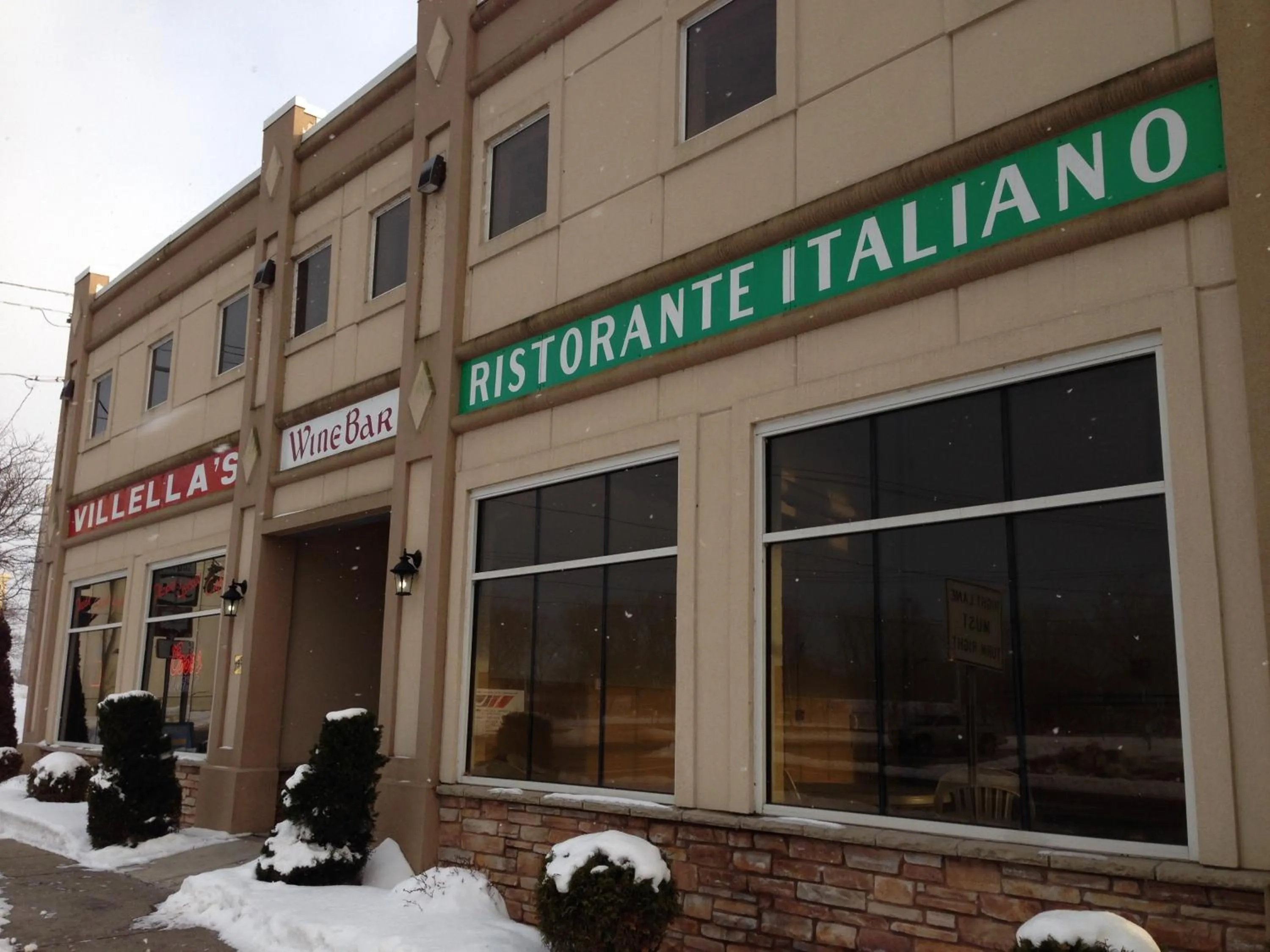 Restaurant/places to eat in Kalika Hotel