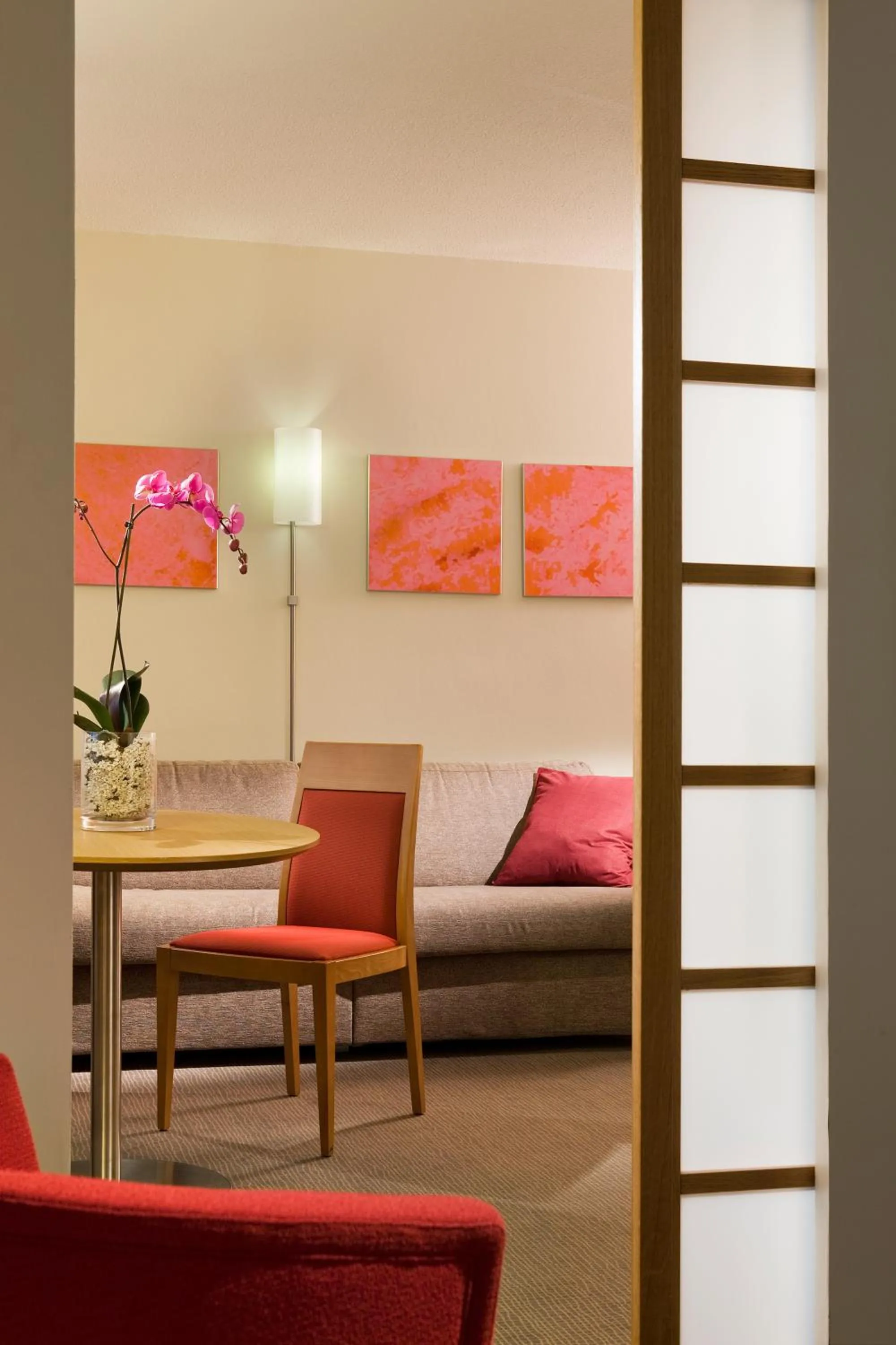 Seating area in Novotel Paris La Defense Esplanade