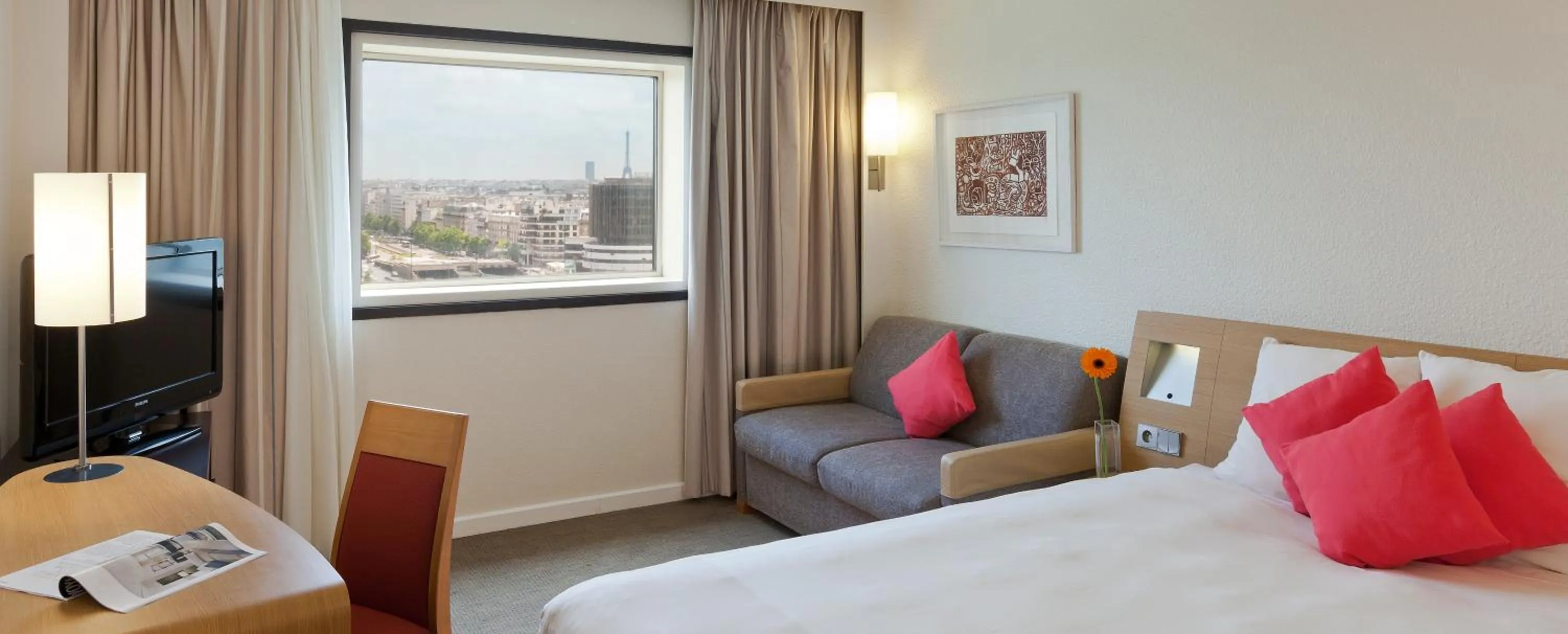 Bed in Novotel Paris La Defense Esplanade