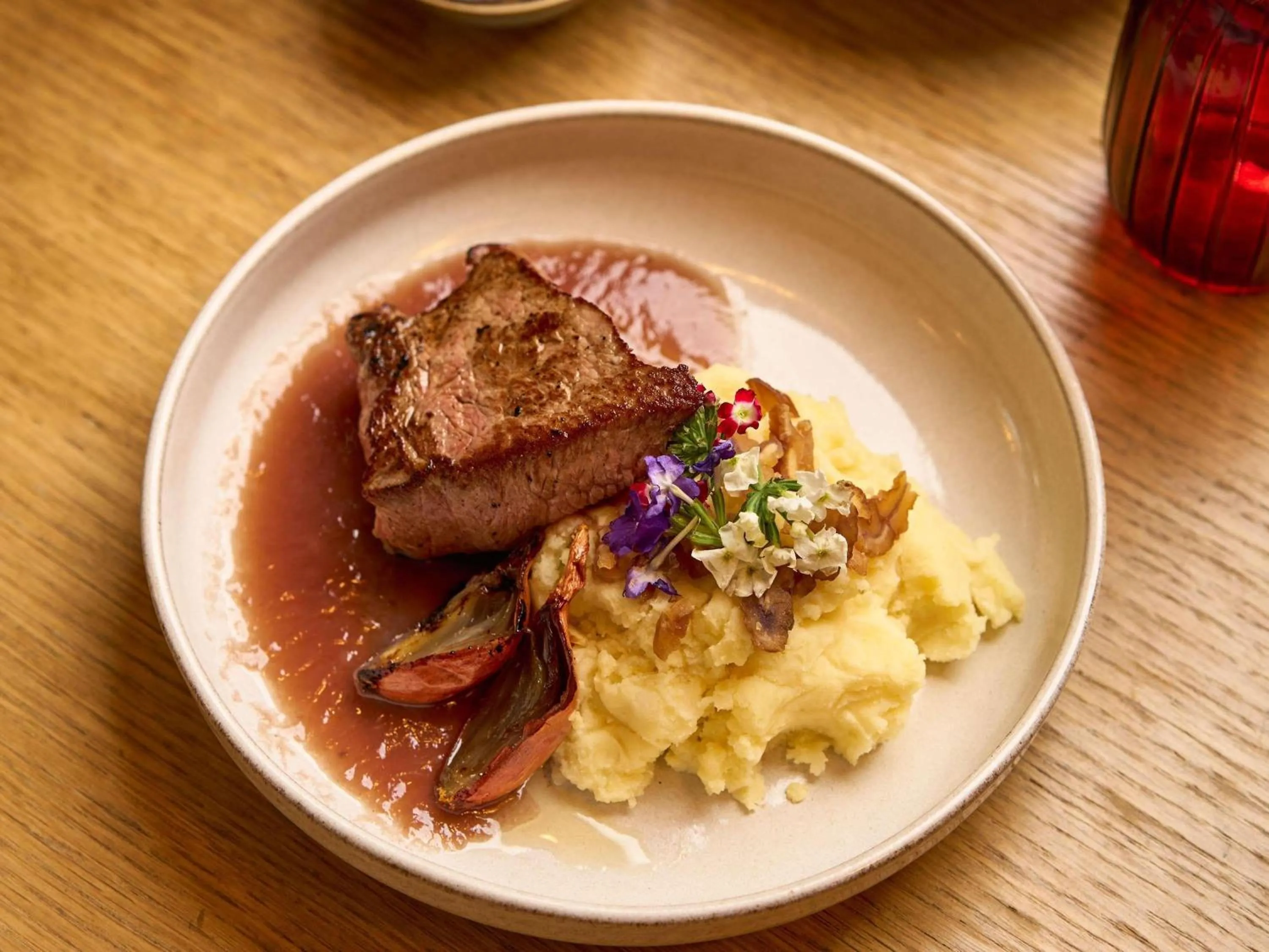 Restaurant/places to eat in Novotel Paris La Defense Esplanade