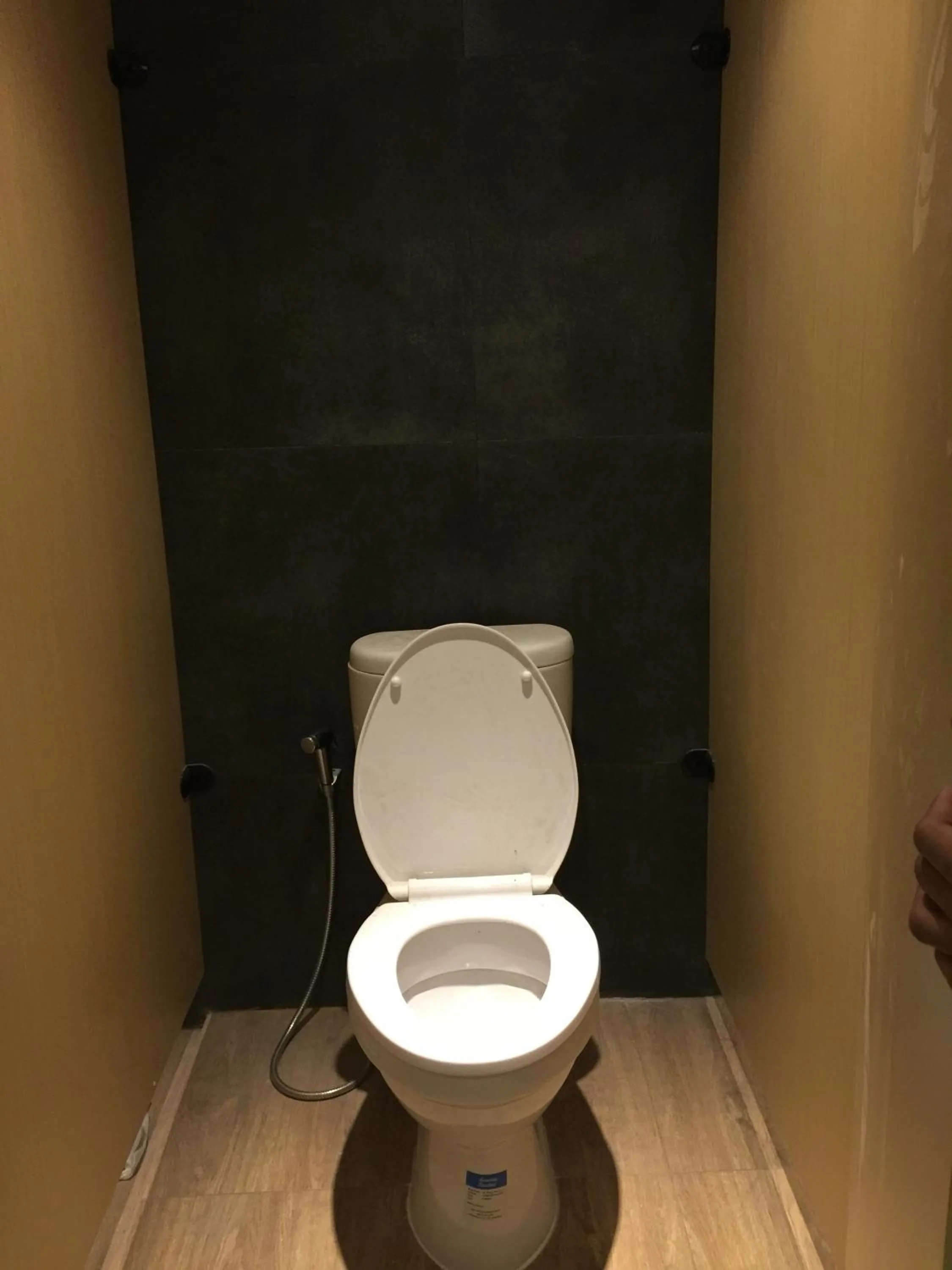 Toilet in XOXO Kuta Legian Hostel