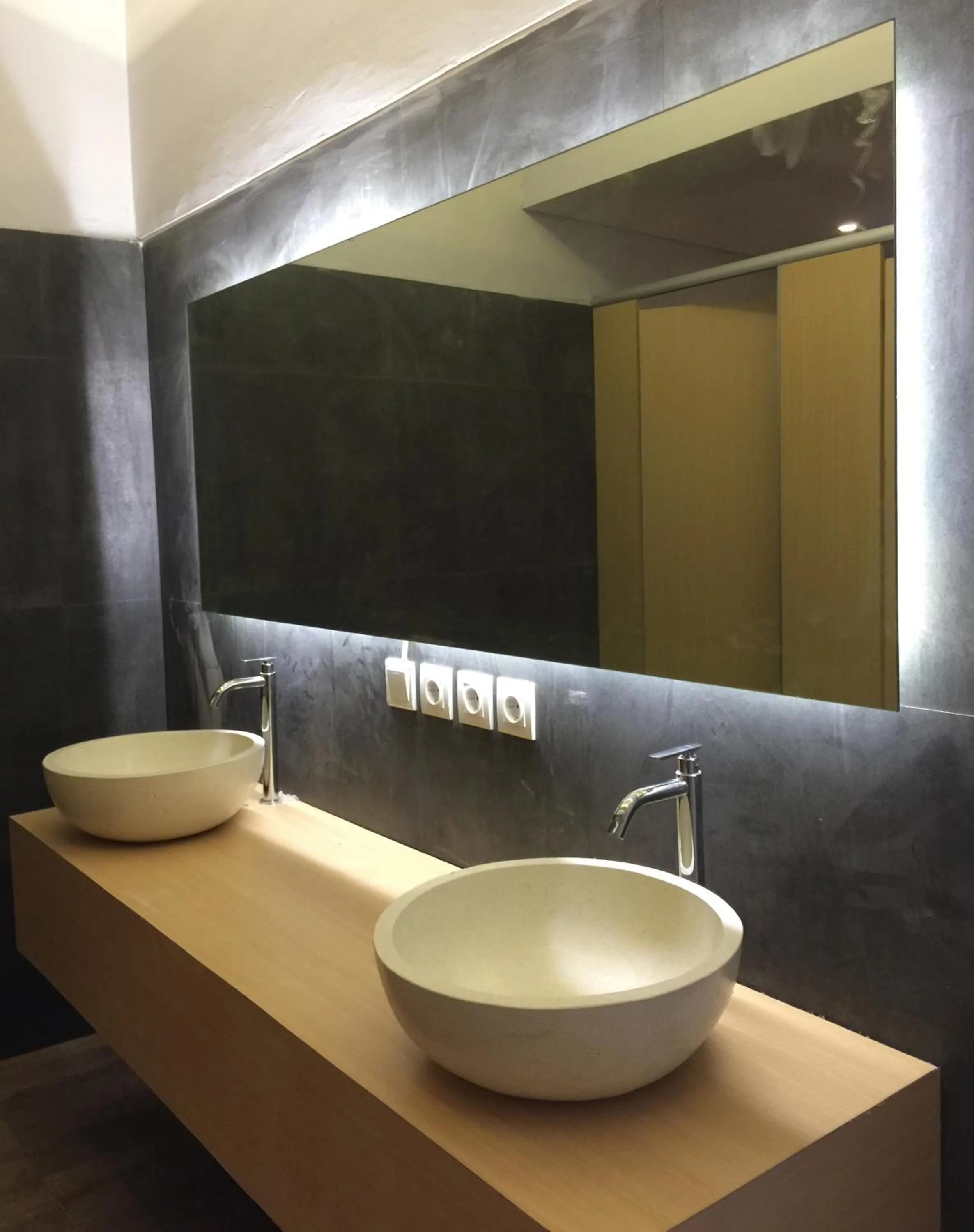 Bathroom in XOXO Kuta Legian Hostel