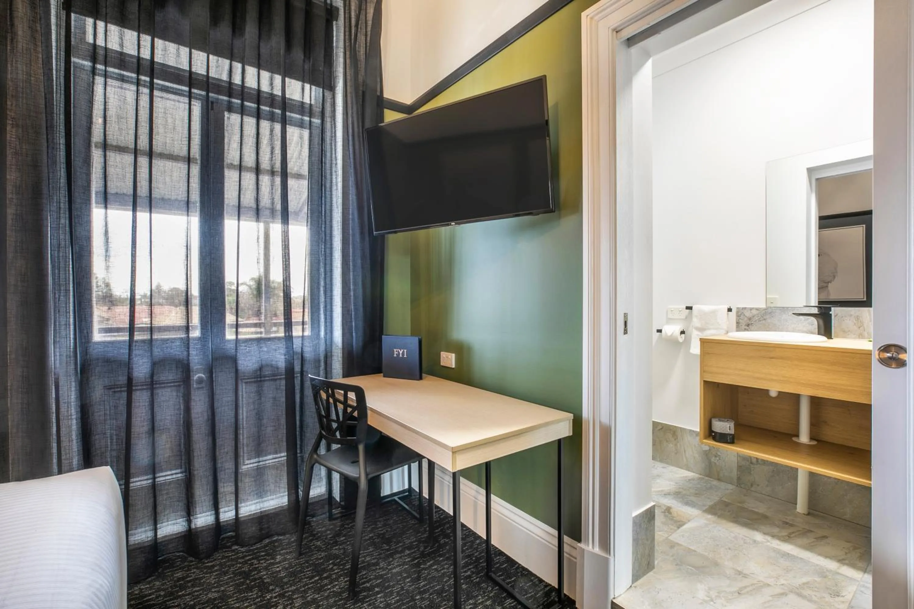 TV and multimedia in Nightcap at Exeter Hotel