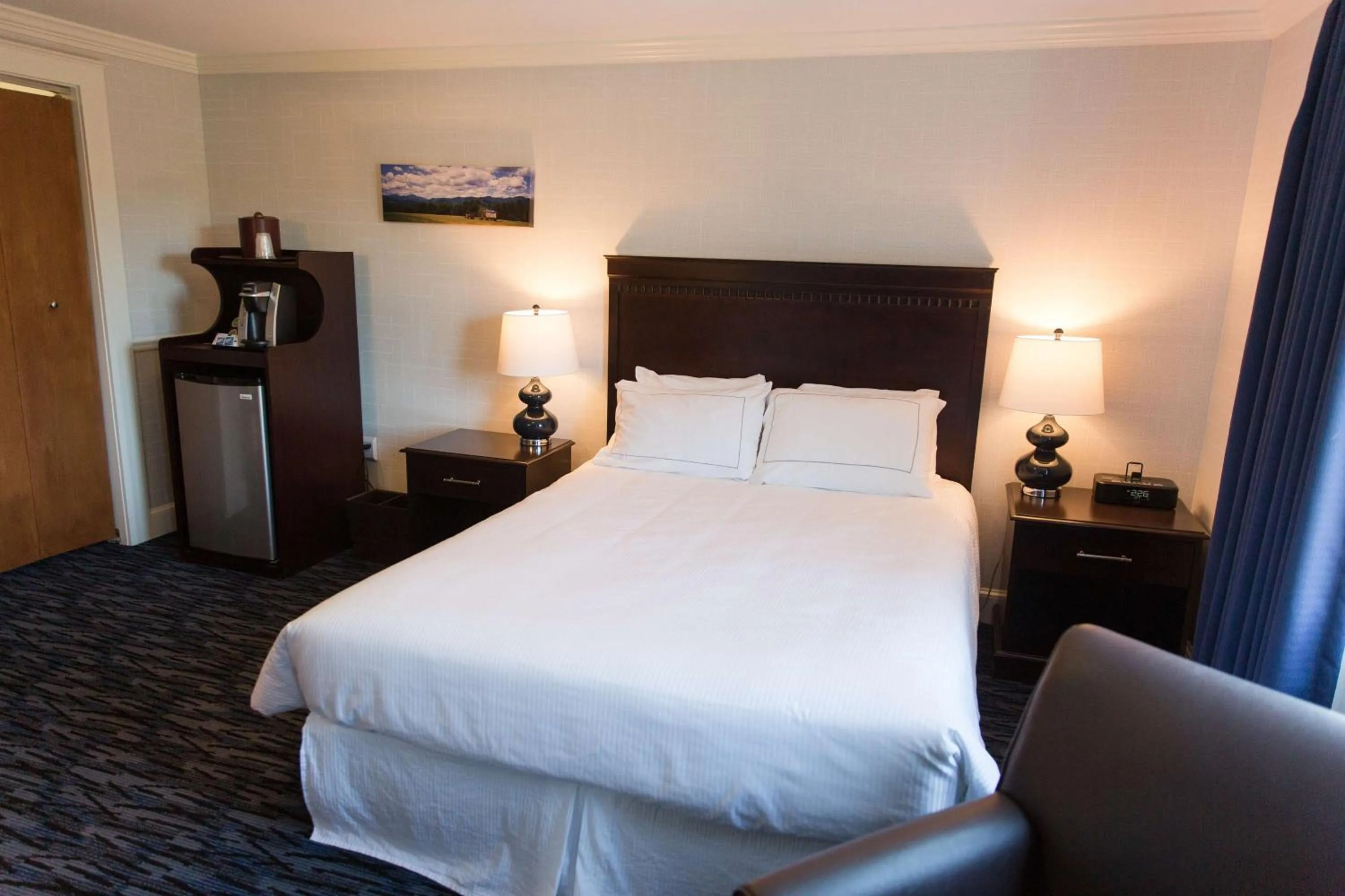 Bed in Capitol Plaza Hotel Montpelier Tapestry Collection by Hilton