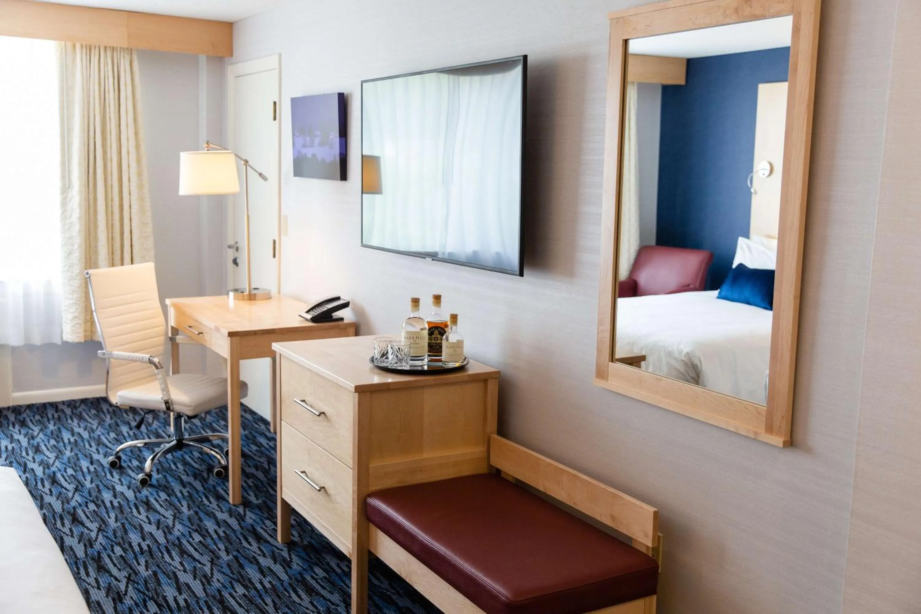 Bedroom, Bed in Capitol Plaza Hotel Montpelier Tapestry Collection by Hilton