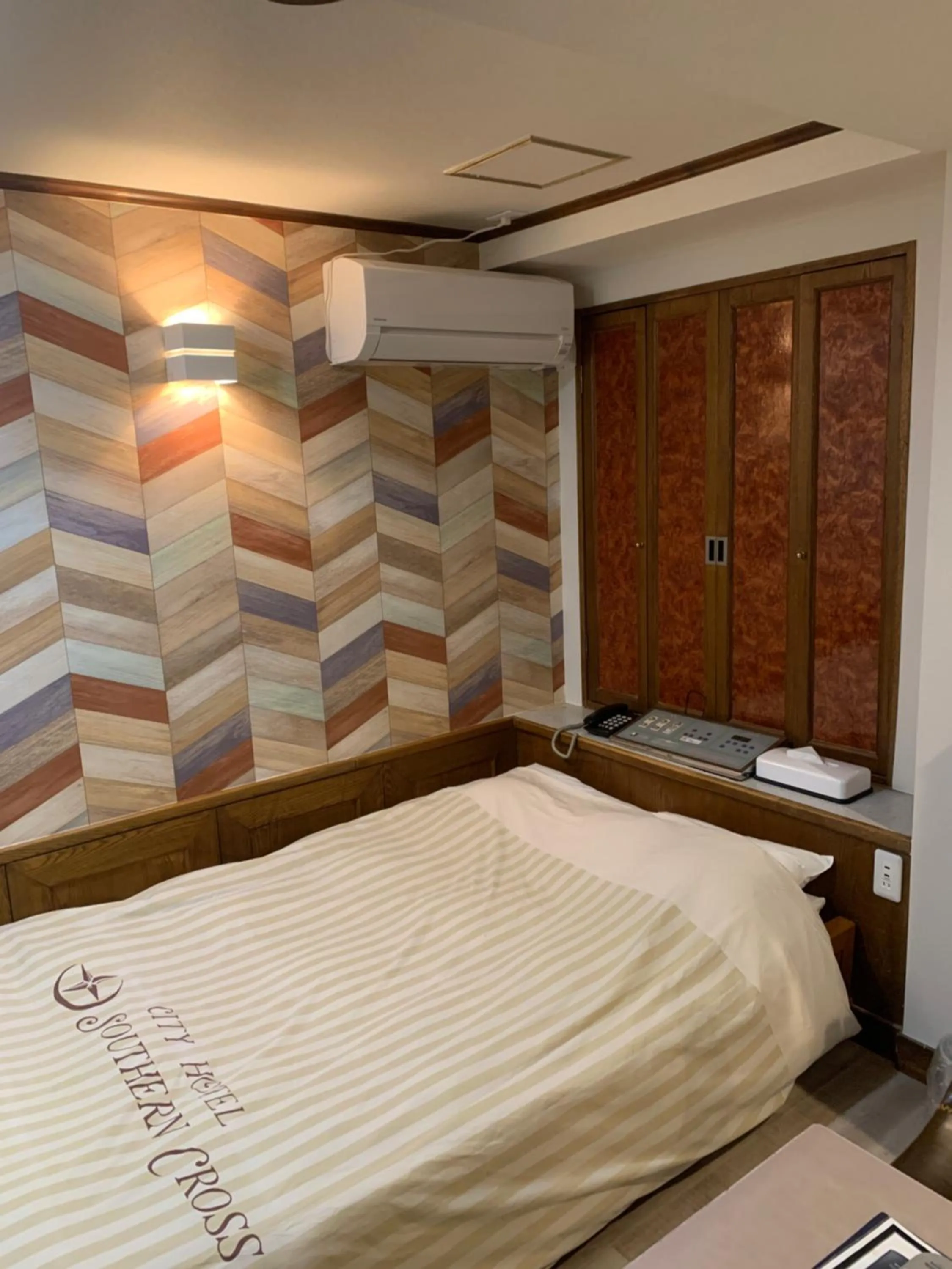 Bed in City Hotel Southern Cross