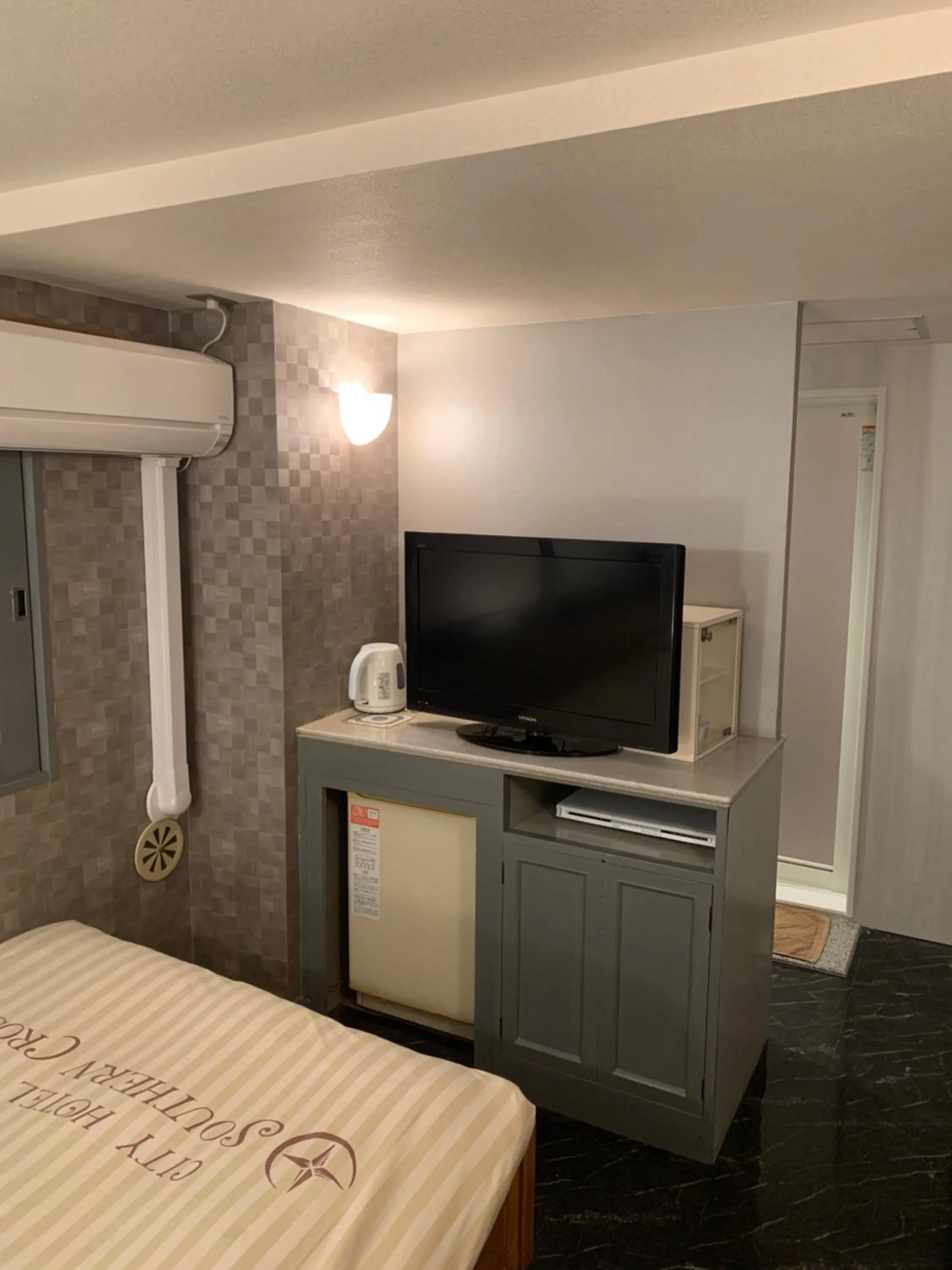 Bed in City Hotel Southern Cross