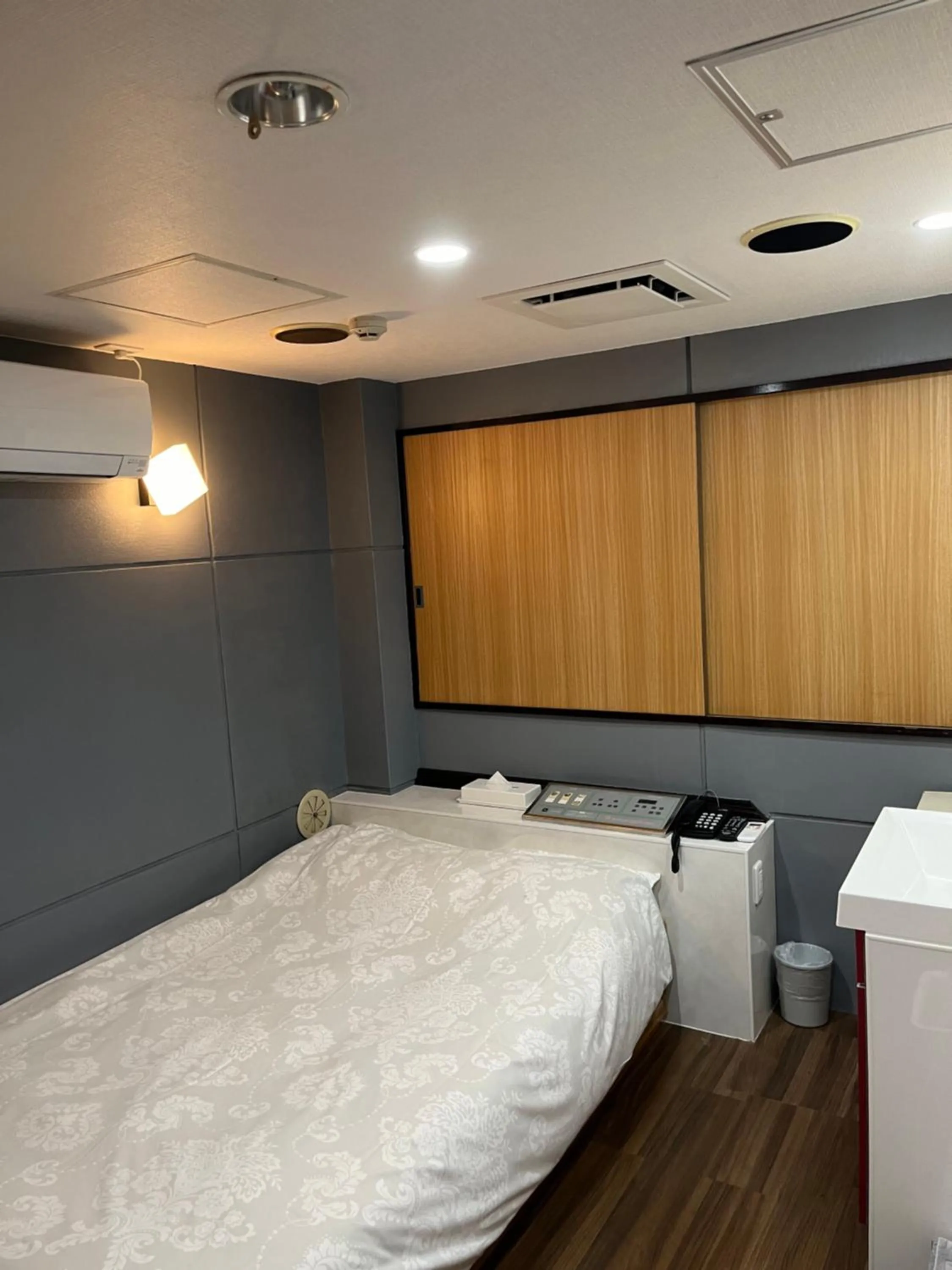 Bed in City Hotel Southern Cross