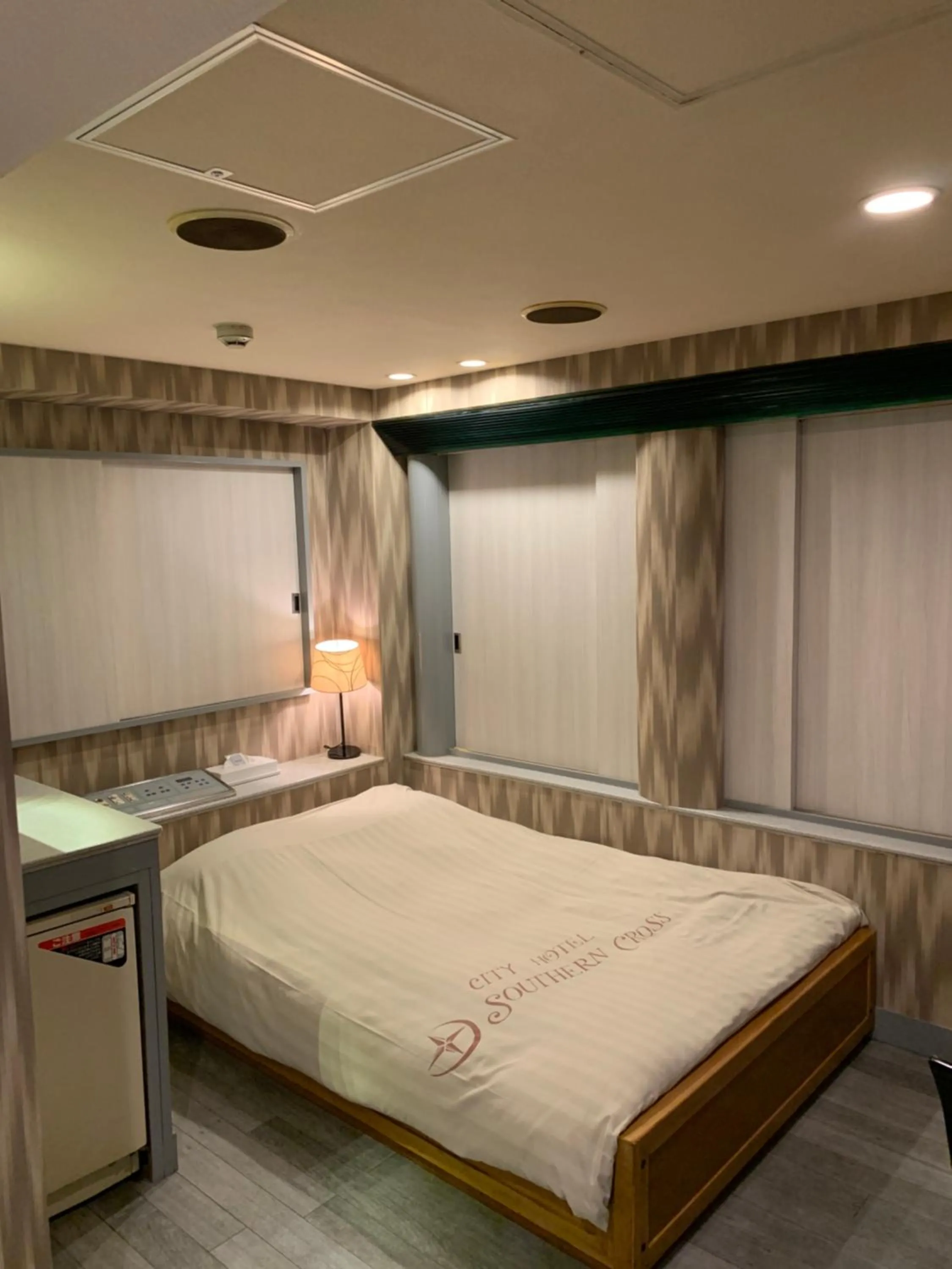 Bed in City Hotel Southern Cross