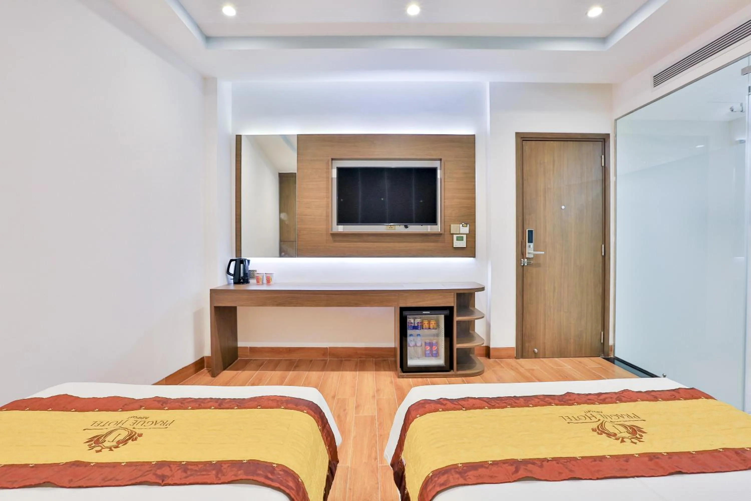 TV and multimedia, Bed in Prague Saigon Airport Hotel