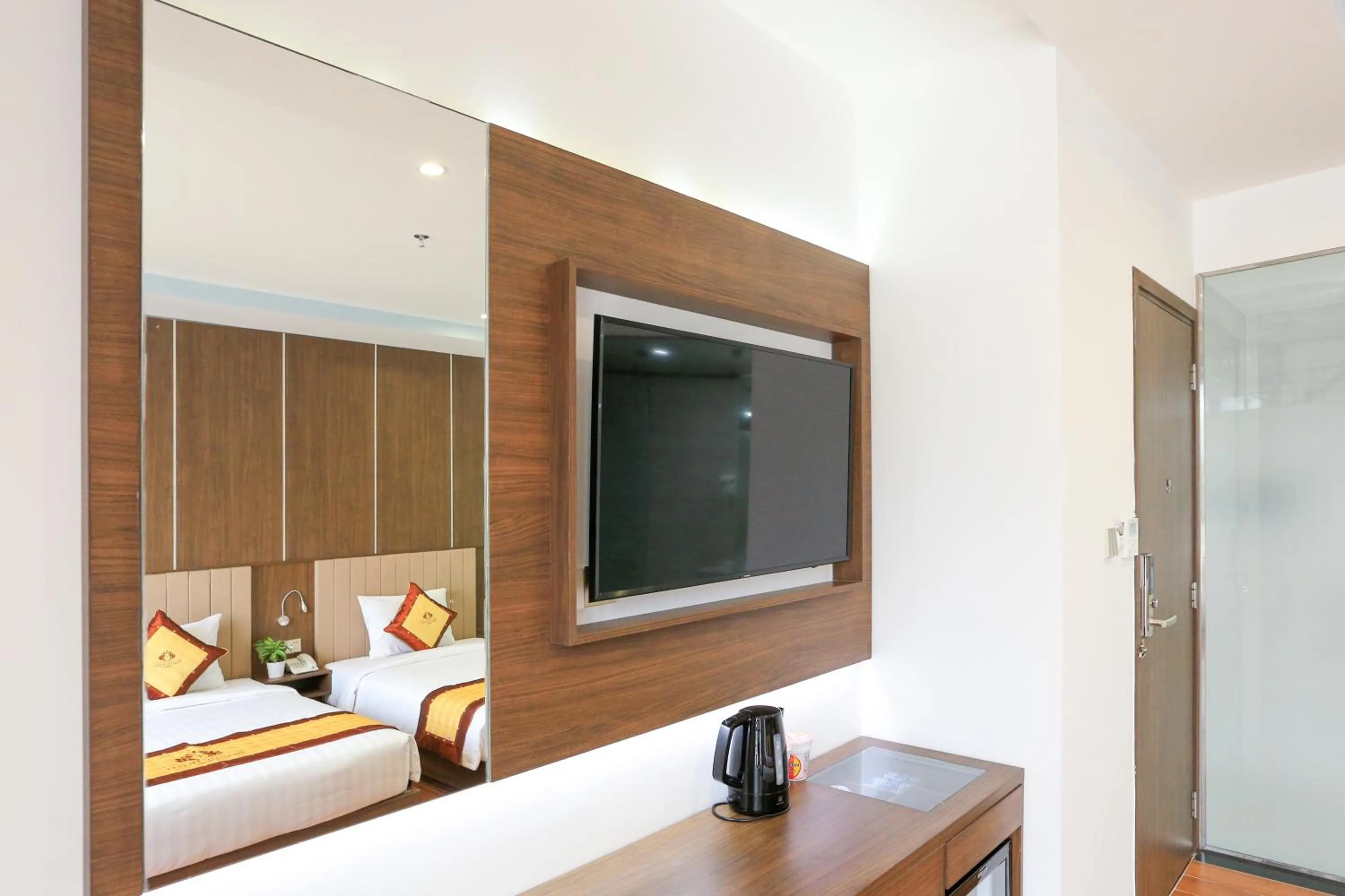 TV and multimedia, Bed in Prague Saigon Airport Hotel