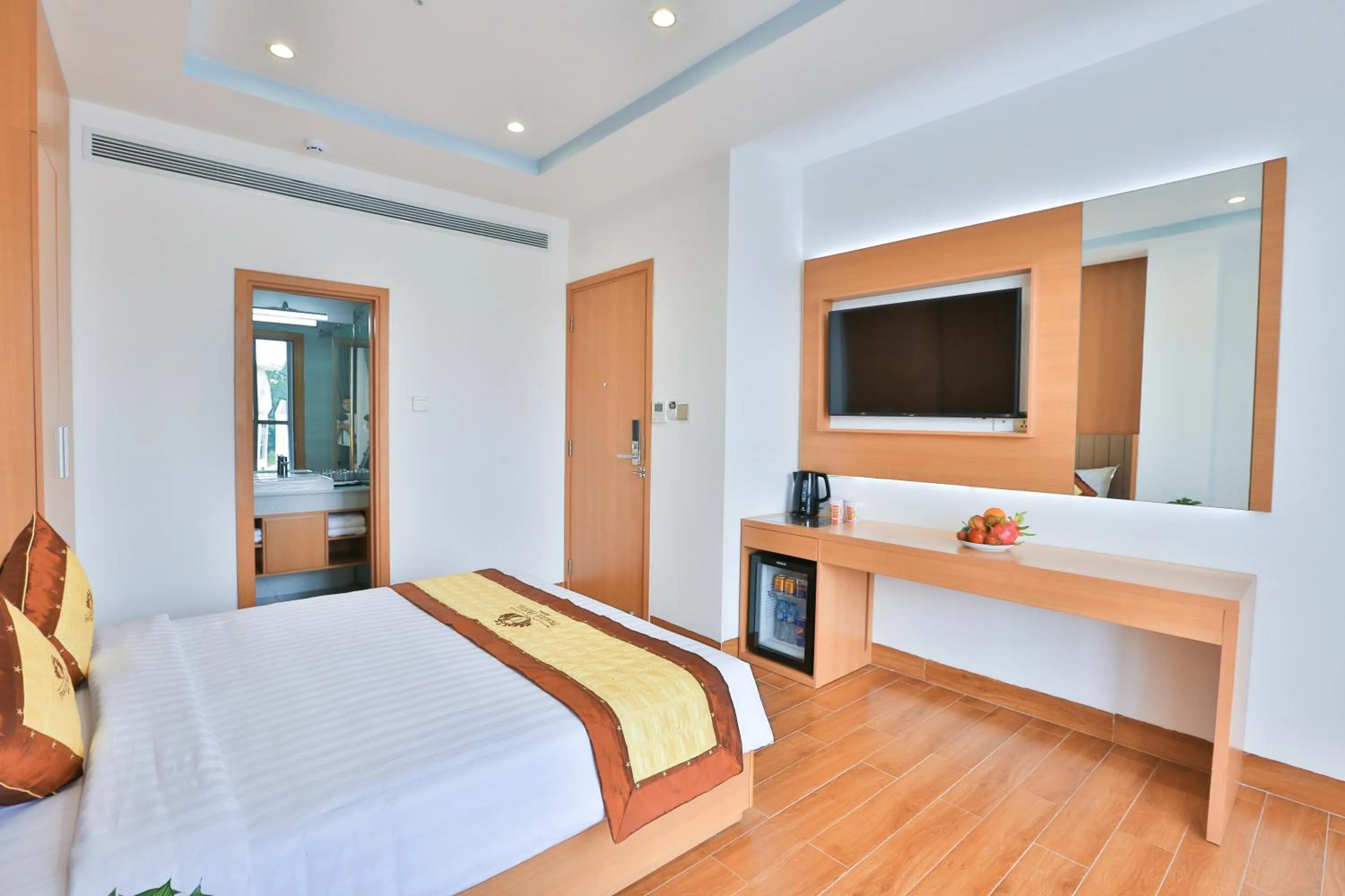 TV and multimedia, Bed in Prague Saigon Airport Hotel