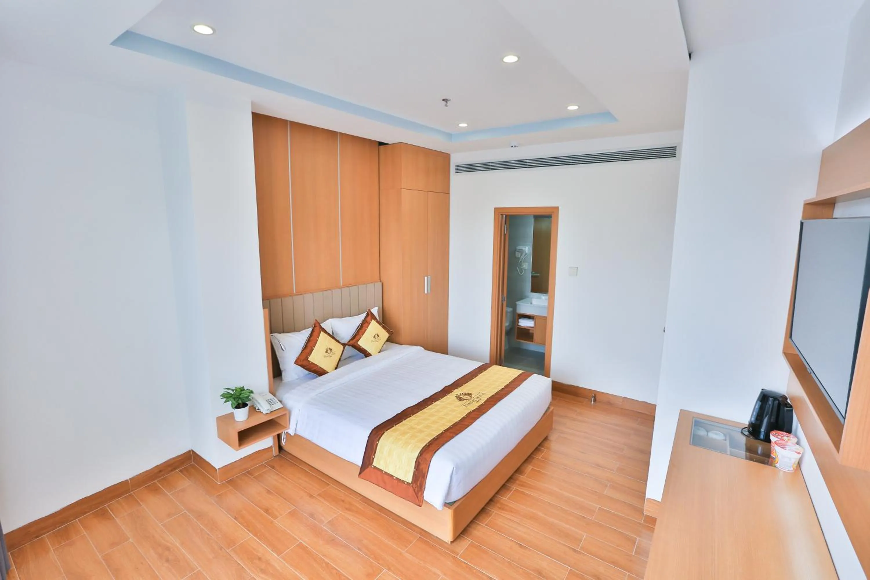 Bathroom, Bed in Prague Saigon Airport Hotel