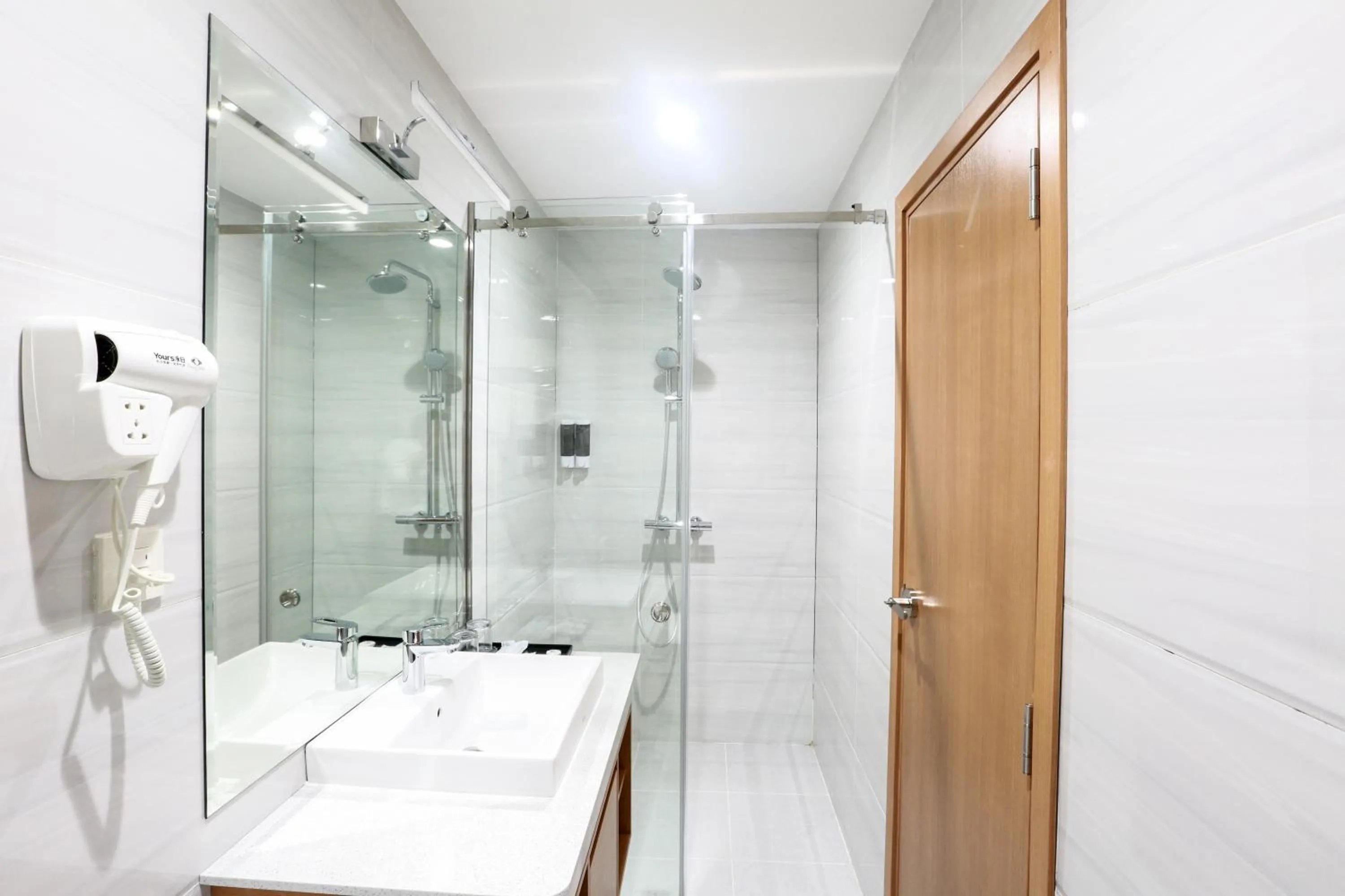 Shower in Prague Saigon Airport Hotel