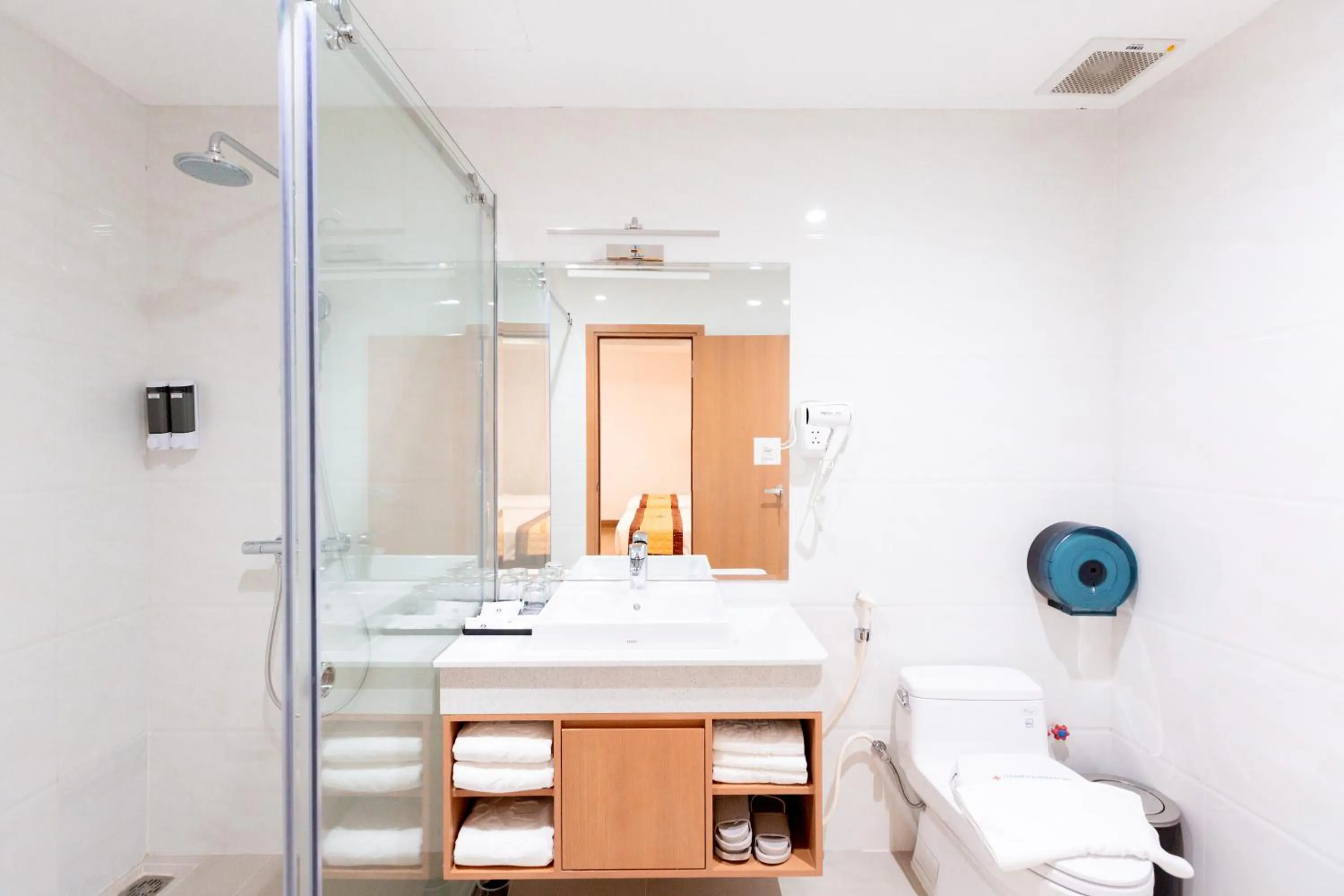 Bathroom in Prague Saigon Airport Hotel